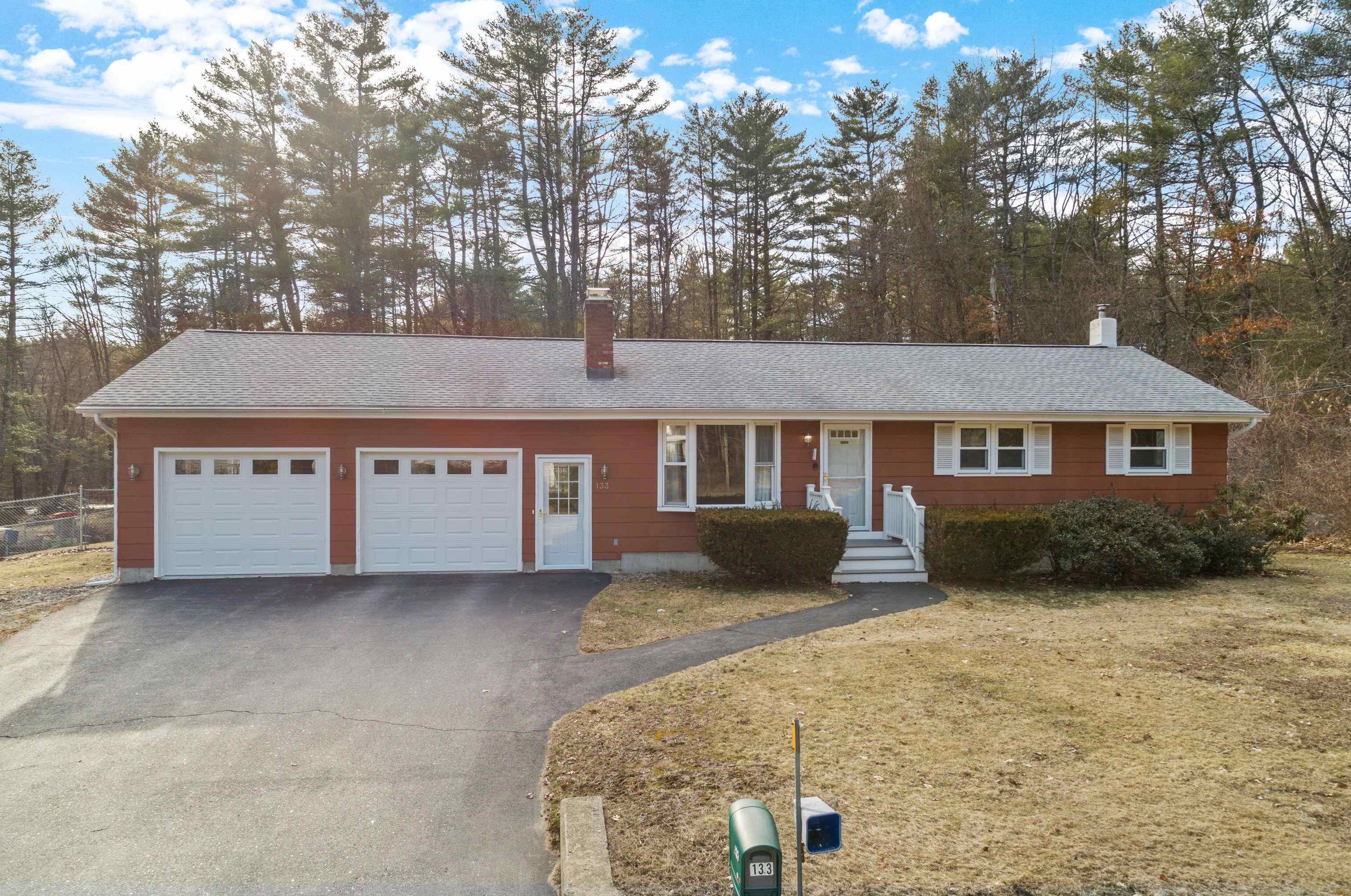 133 E Dunbarton Rd, Goffstown, NH 03045