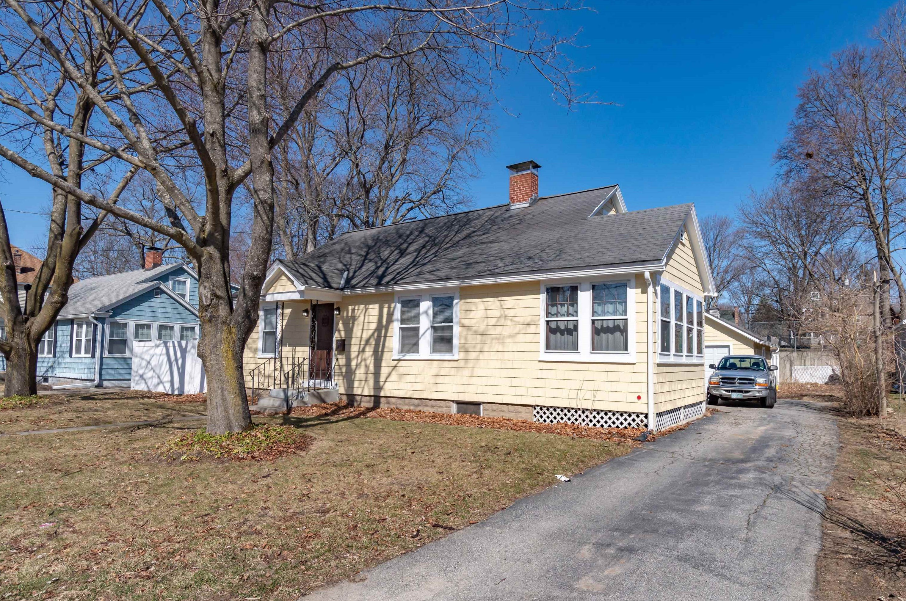 62 King St, Nashua, NH 03060