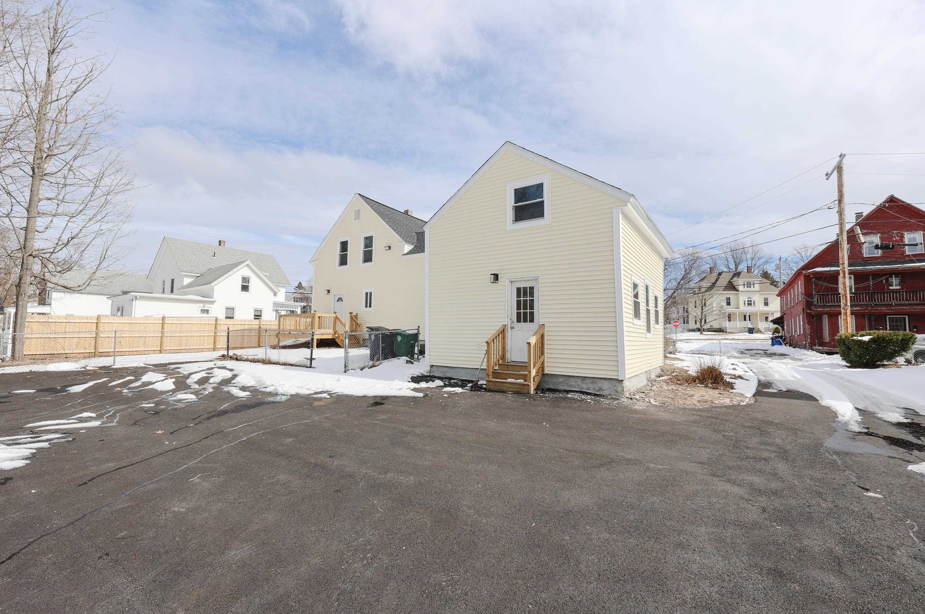 54 Abbott St, Nashua NH  03064-2103 exterior