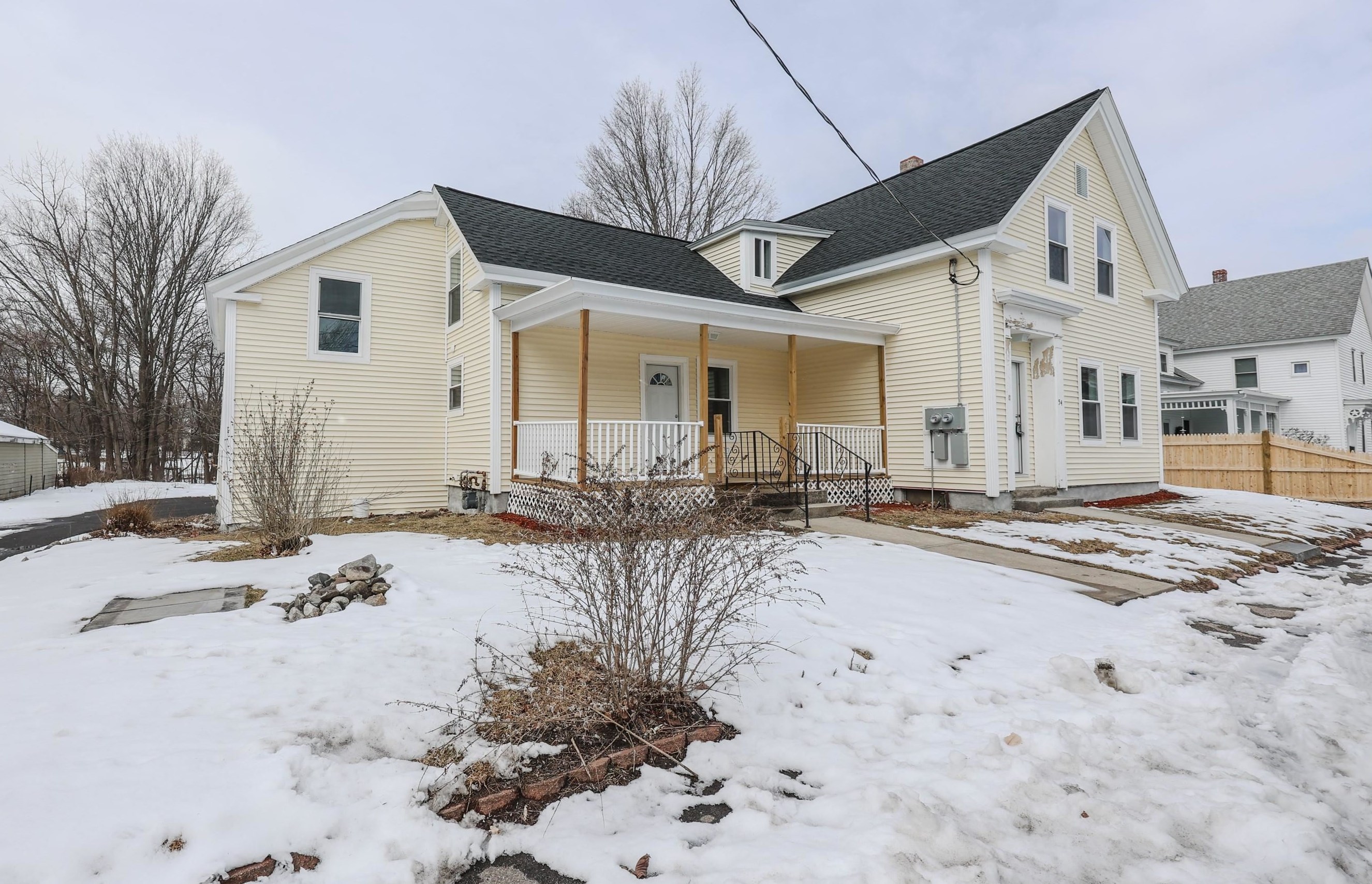 54 Abbott St, Nashua NH  03064-2103 exterior