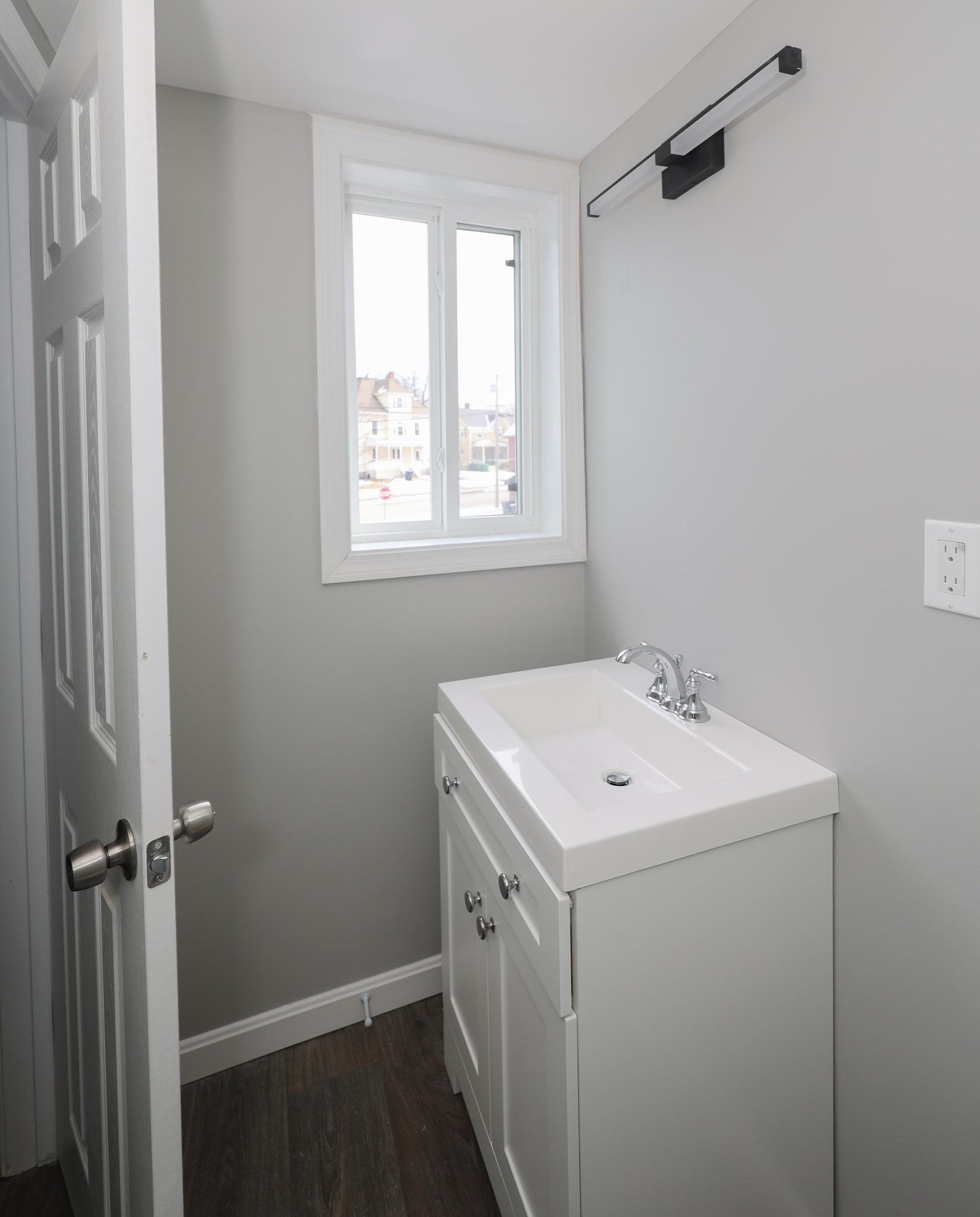 54 Abbott St, Nashua NH  03064-2103 exterior