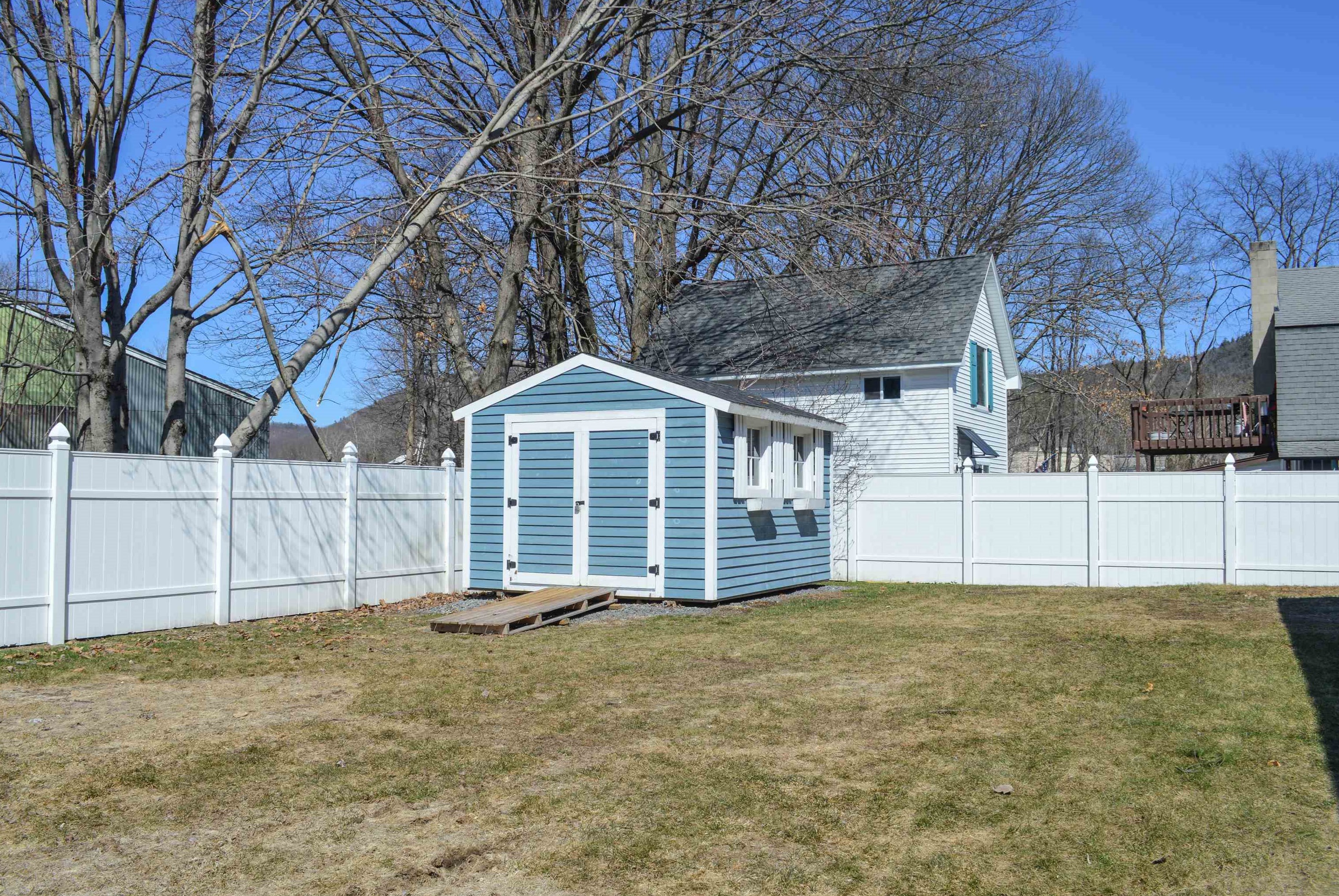 11 Oak St, North Walpole, NH 03609 exterior