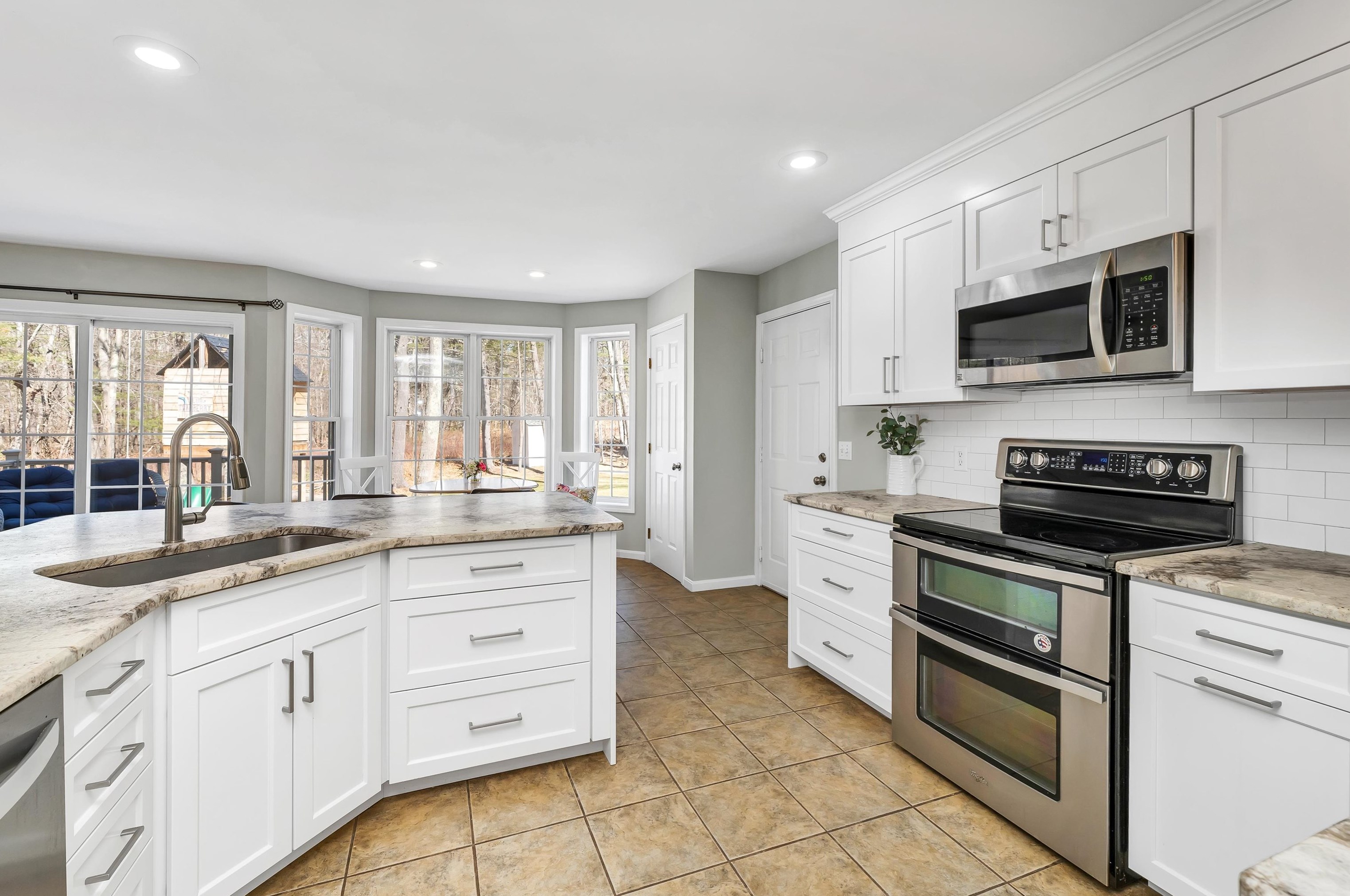 6 Clova Cir, Stratham, NH 03885
