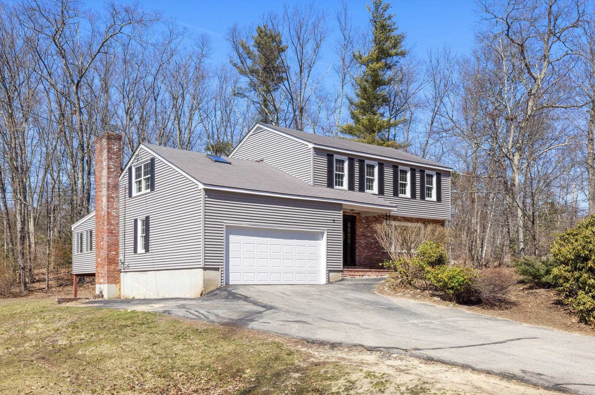 2 Apollo Rd, Londonderry, NH 03053