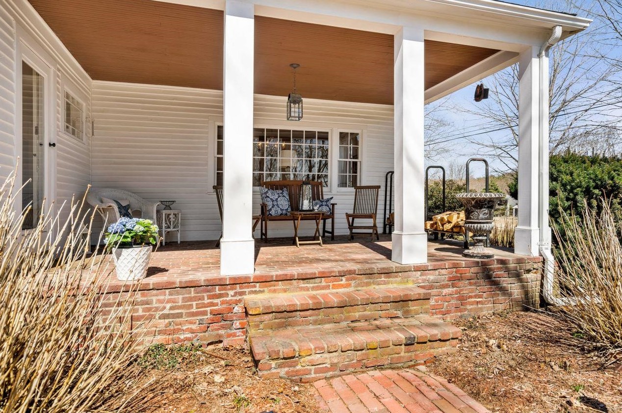 103 N Pepperell Rd, Hollis, NH 03049