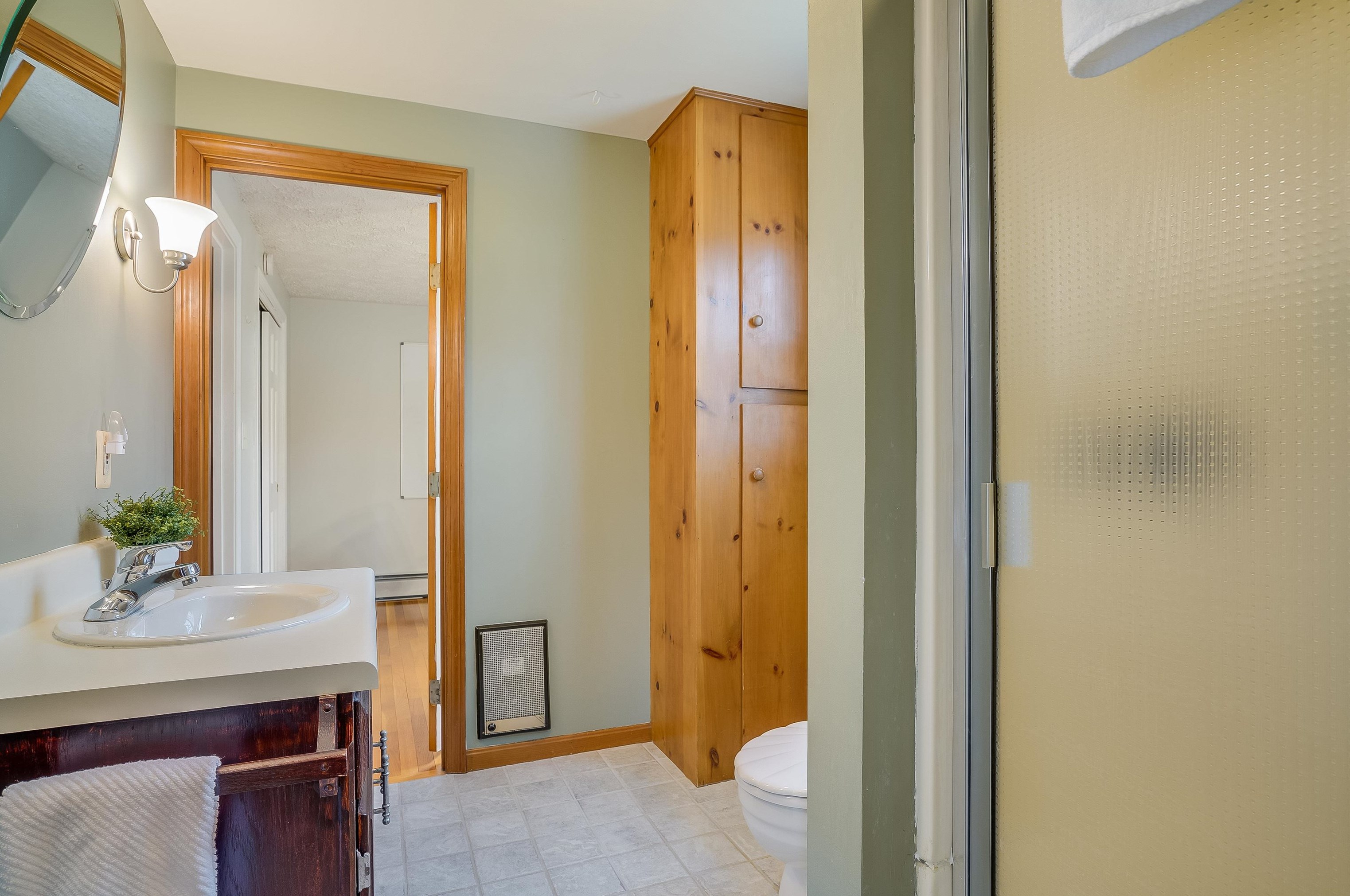 426 Medford St, Manchester NH  03109-4528 exterior