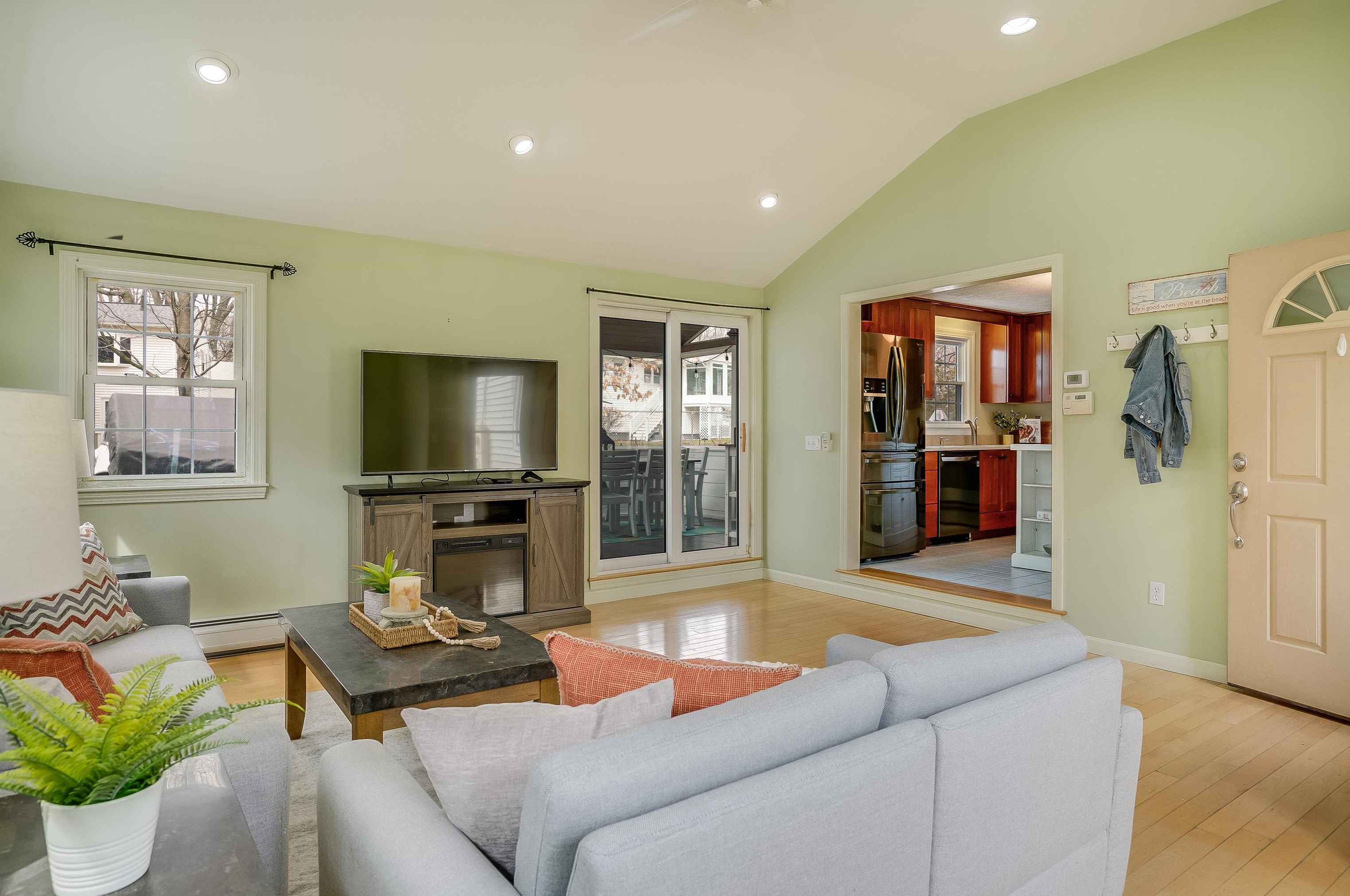 426 Medford St, Manchester NH  03109-4528 exterior