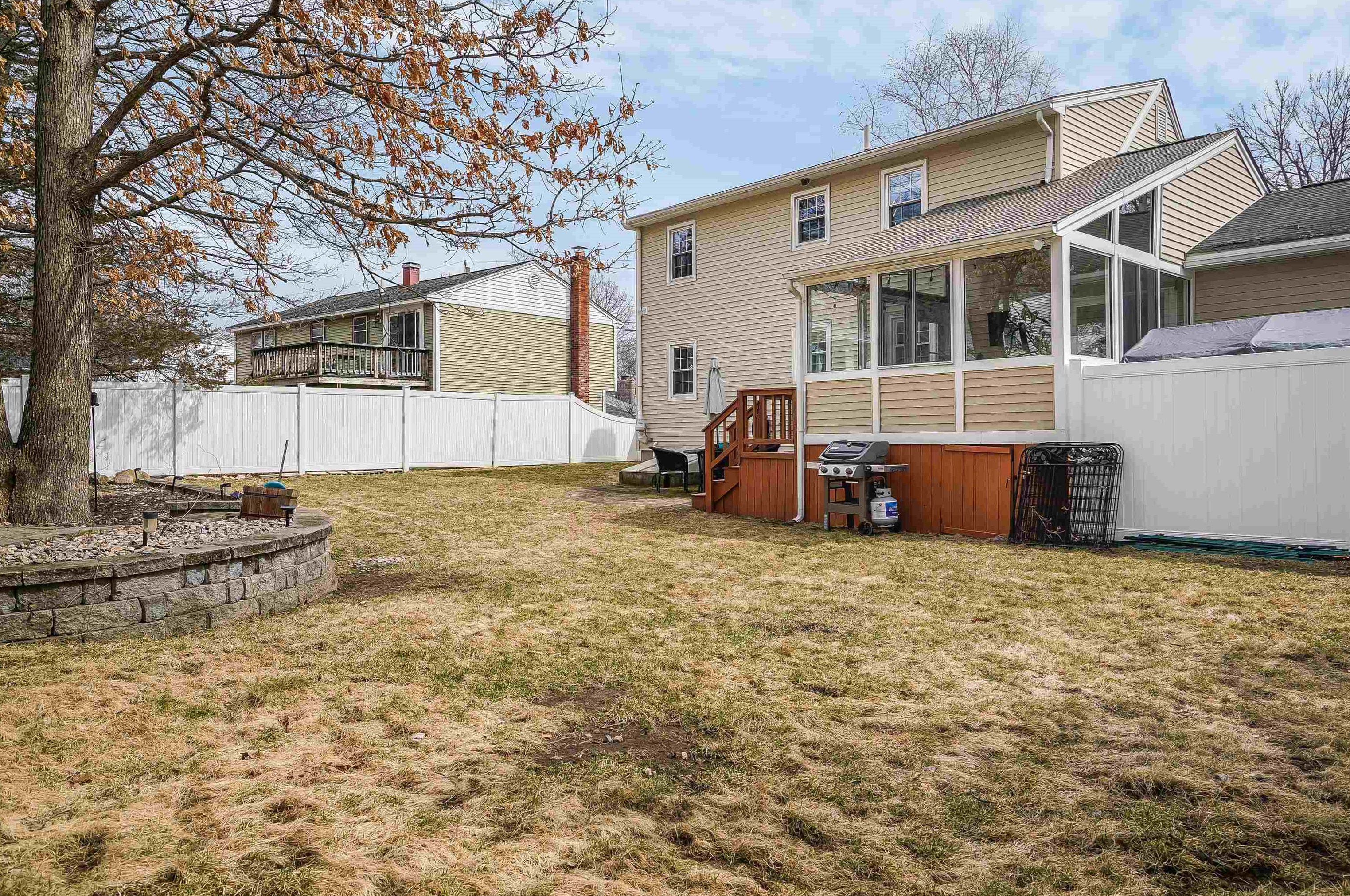 426 Medford St, Manchester NH  03109-4528 exterior