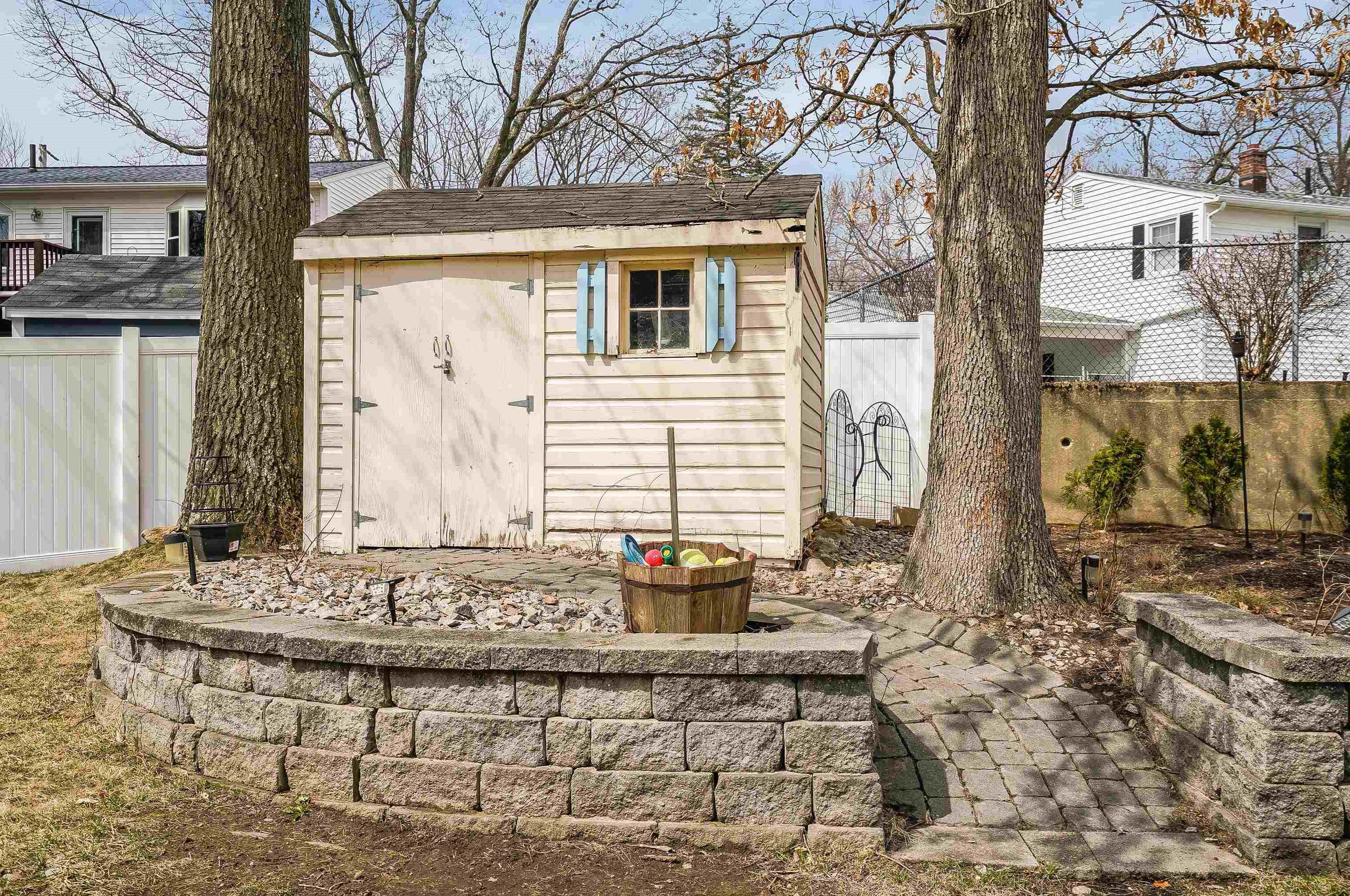 426 Medford St, Manchester NH  03109-4528 exterior