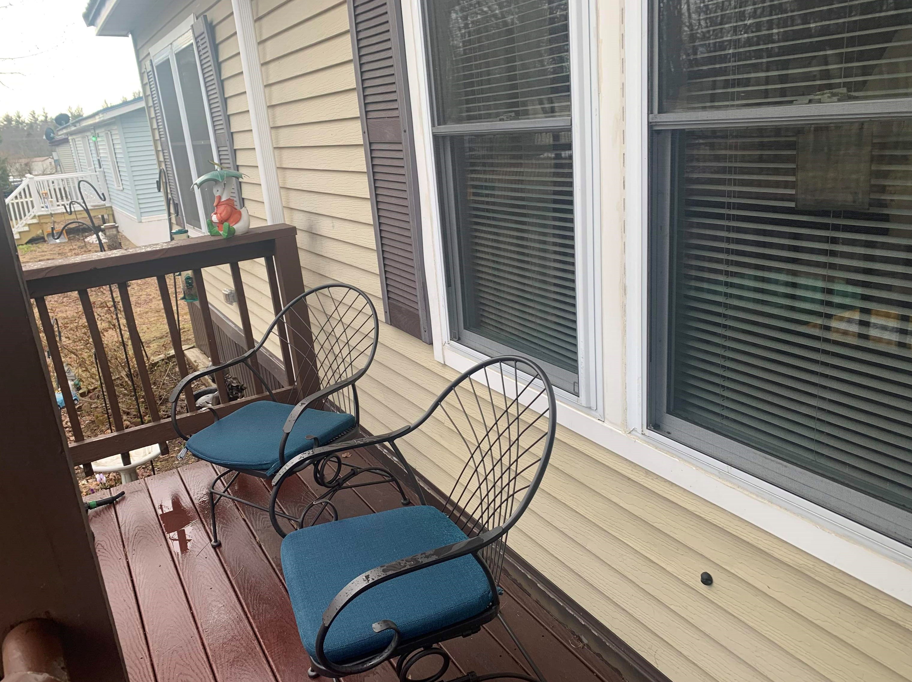 26 Brownstone Ln, Rochester NH  03867-2072 exterior