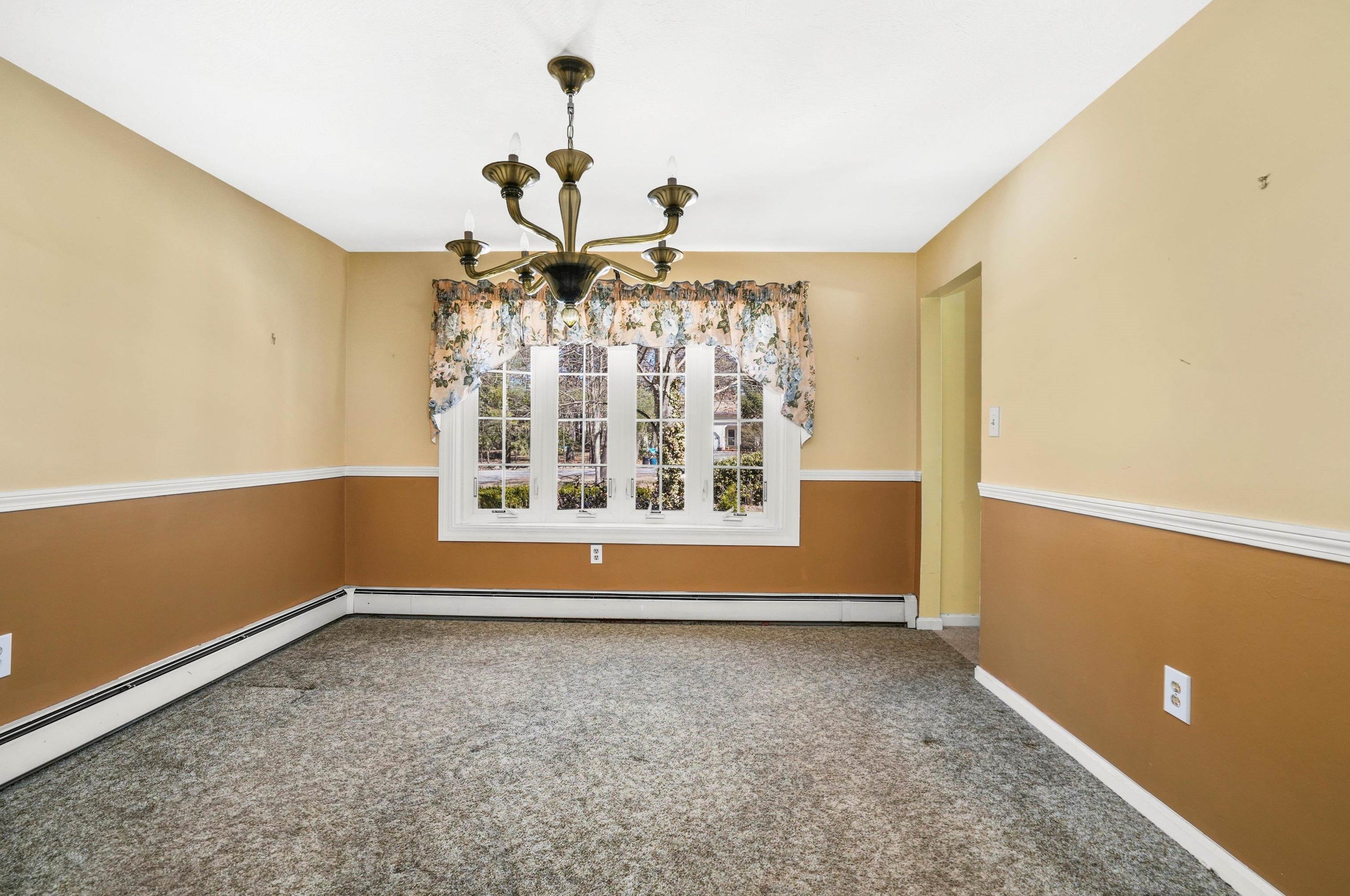 11 Courtland Ave, Hudson NH  03052-1042 exterior