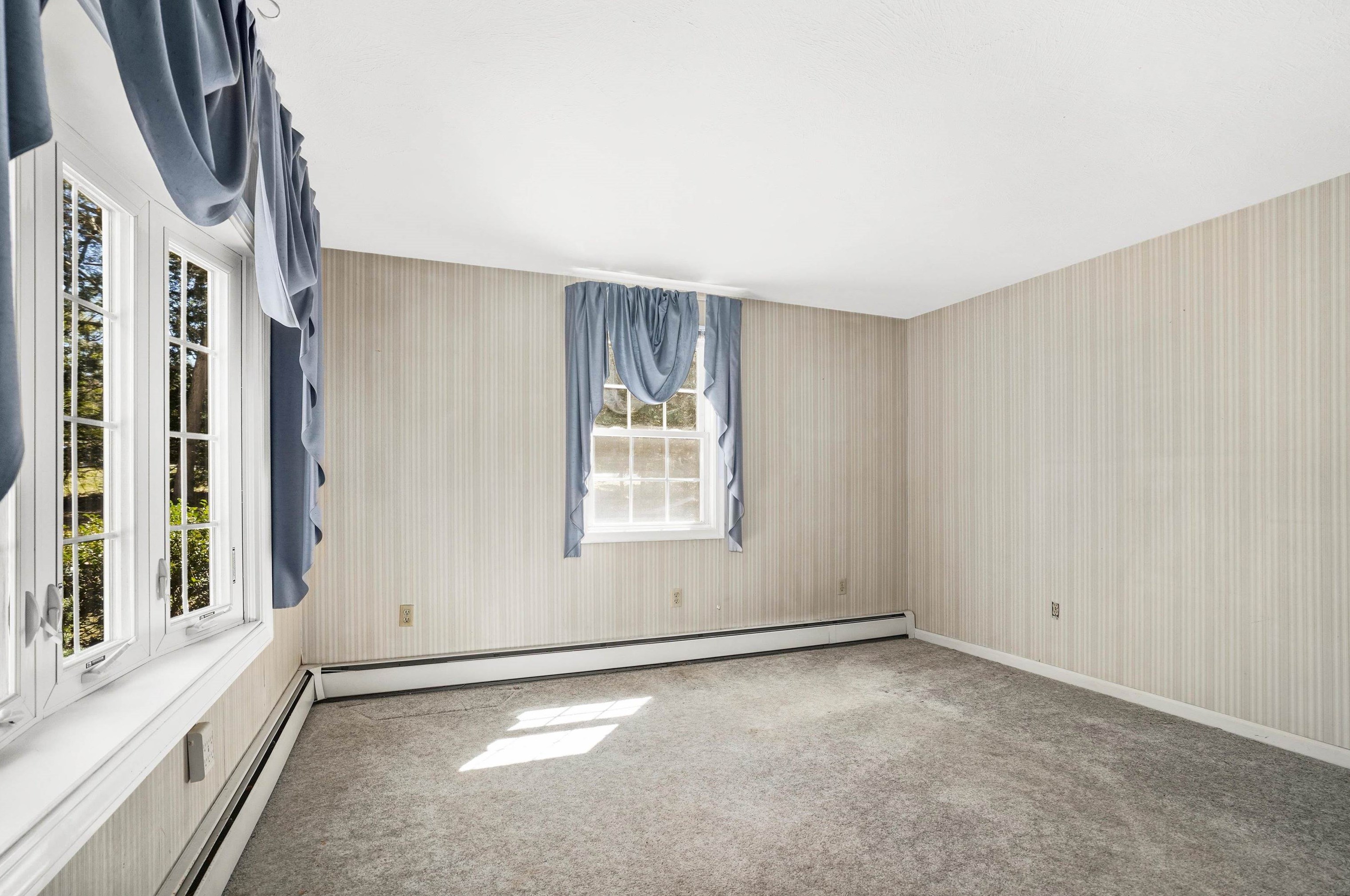 11 Courtland Ave, Hudson NH  03052-1042 exterior