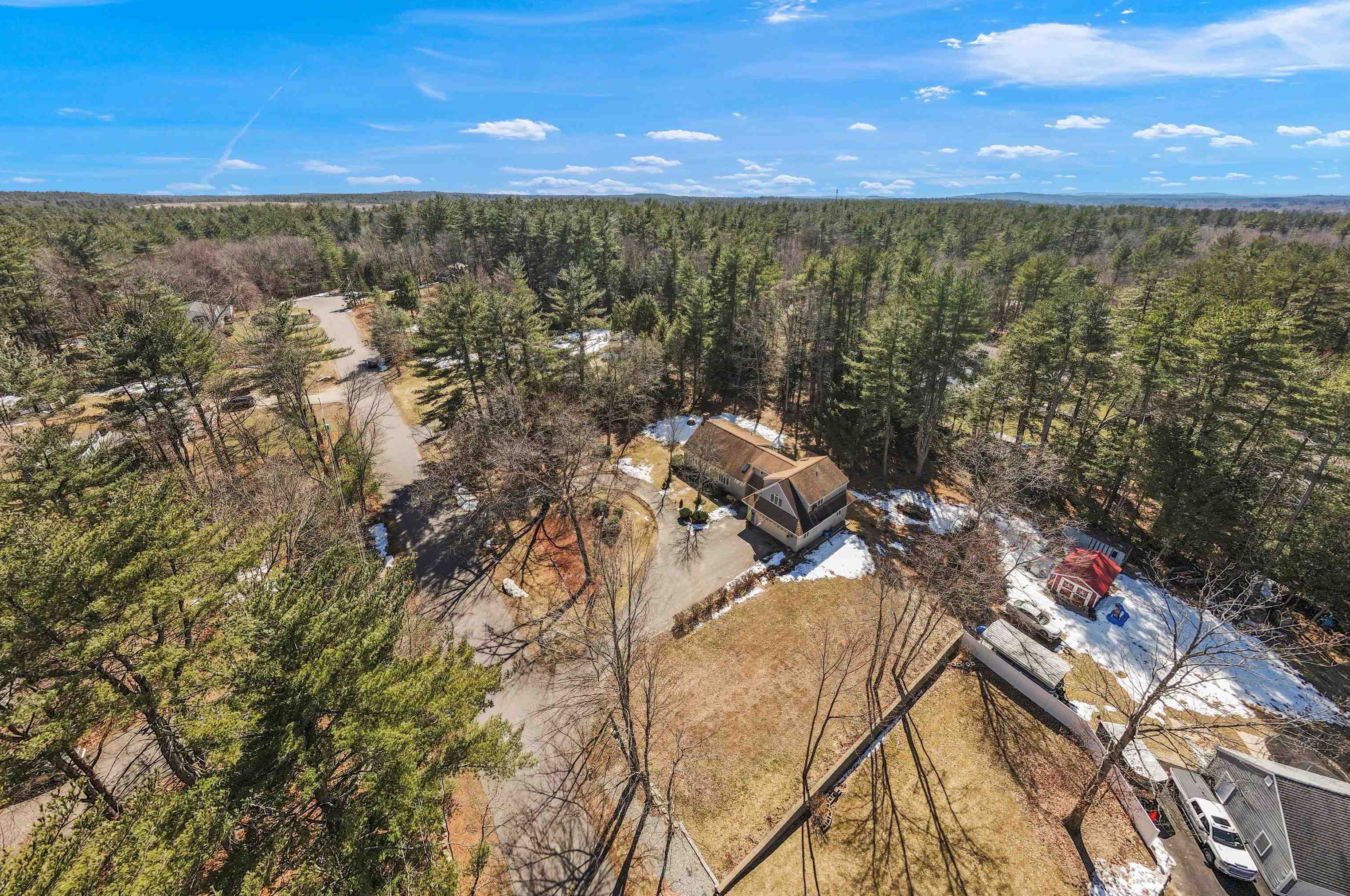 11 Courtland Ave, Hudson NH  03052-1042 exterior