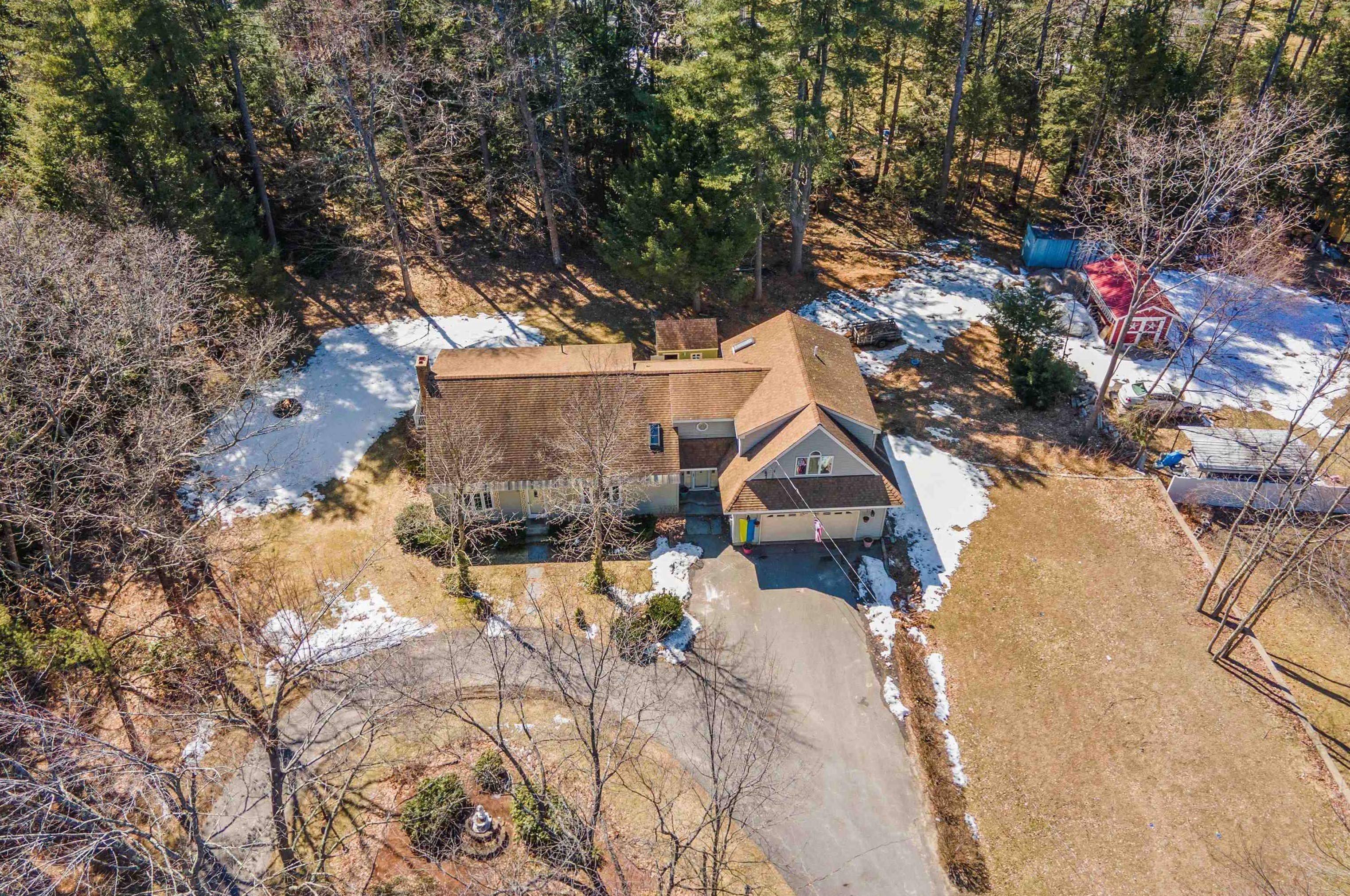 11 Courtland Ave, Hudson NH  03052-1042 exterior