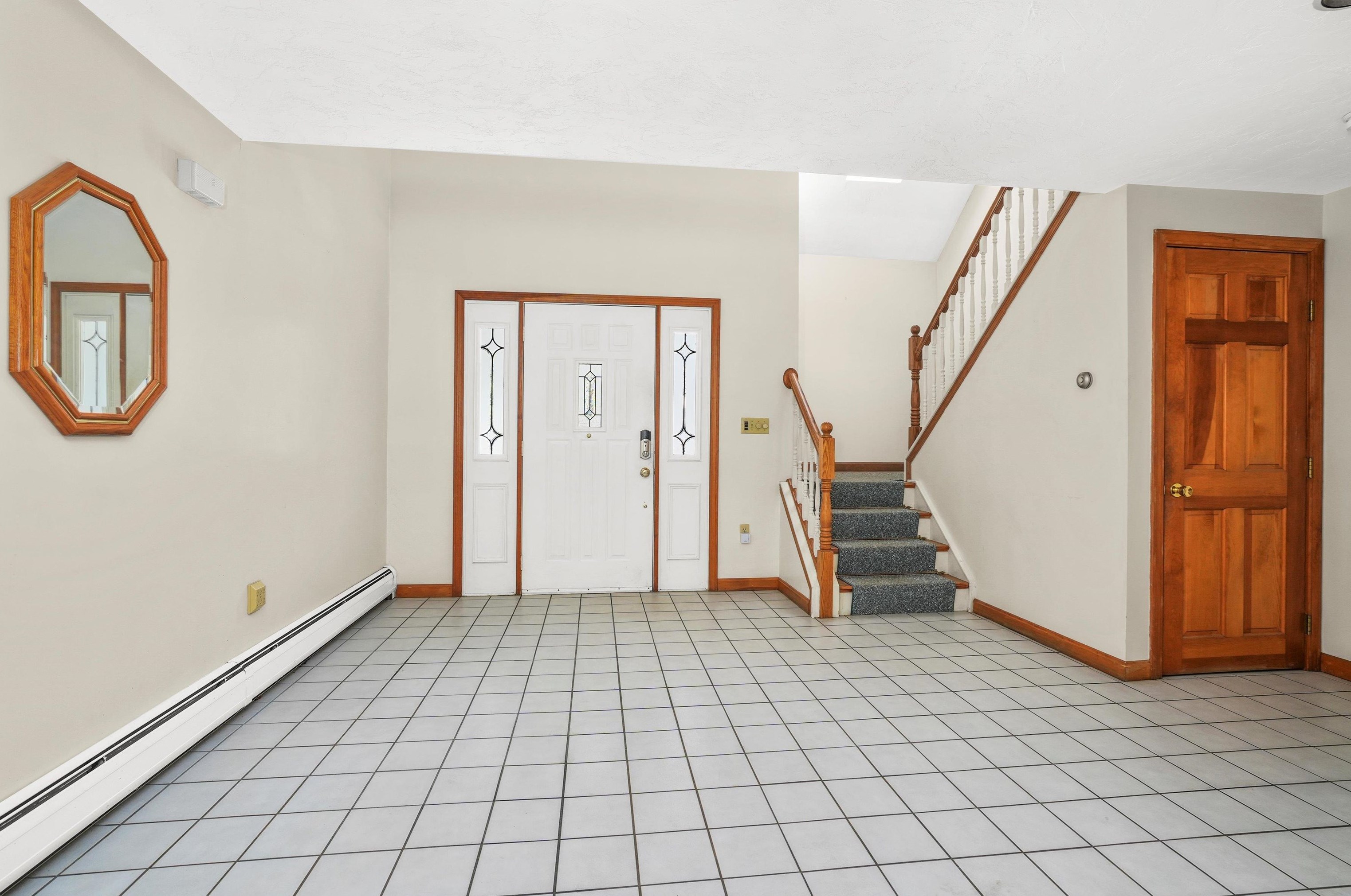 11 Courtland Ave, Hudson NH  03052-1042 exterior