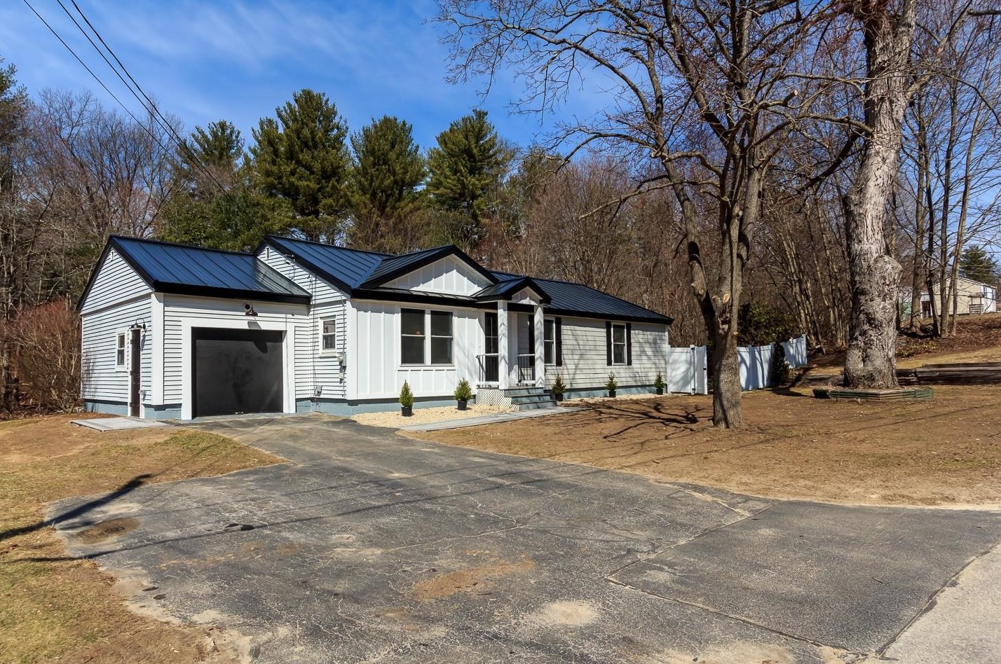 7 Frenette Dr, Hudson, NH 03051 exterior