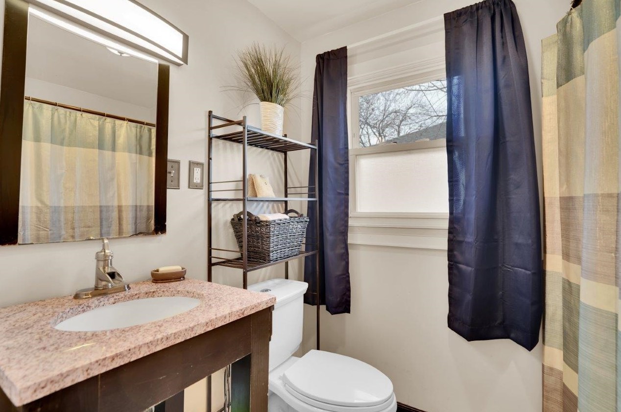 44 Cypress St, Manchester NH  03103-3714 exterior