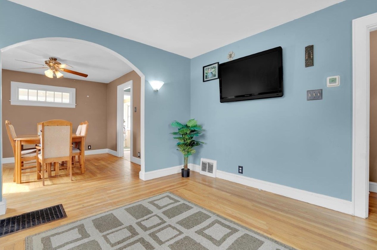 44 Cypress St, Manchester NH  03103-3714 exterior