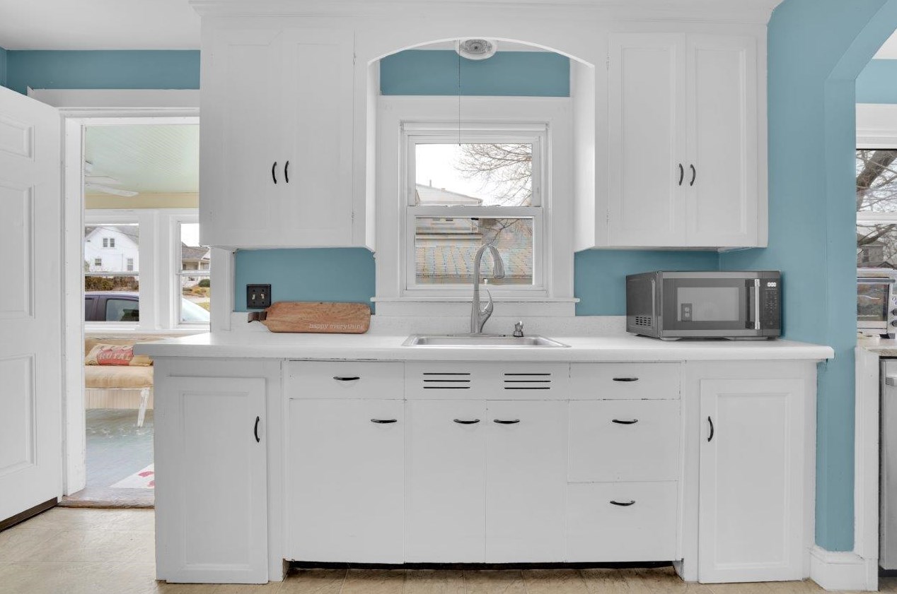 44 Cypress St, Manchester NH  03103-3714 exterior