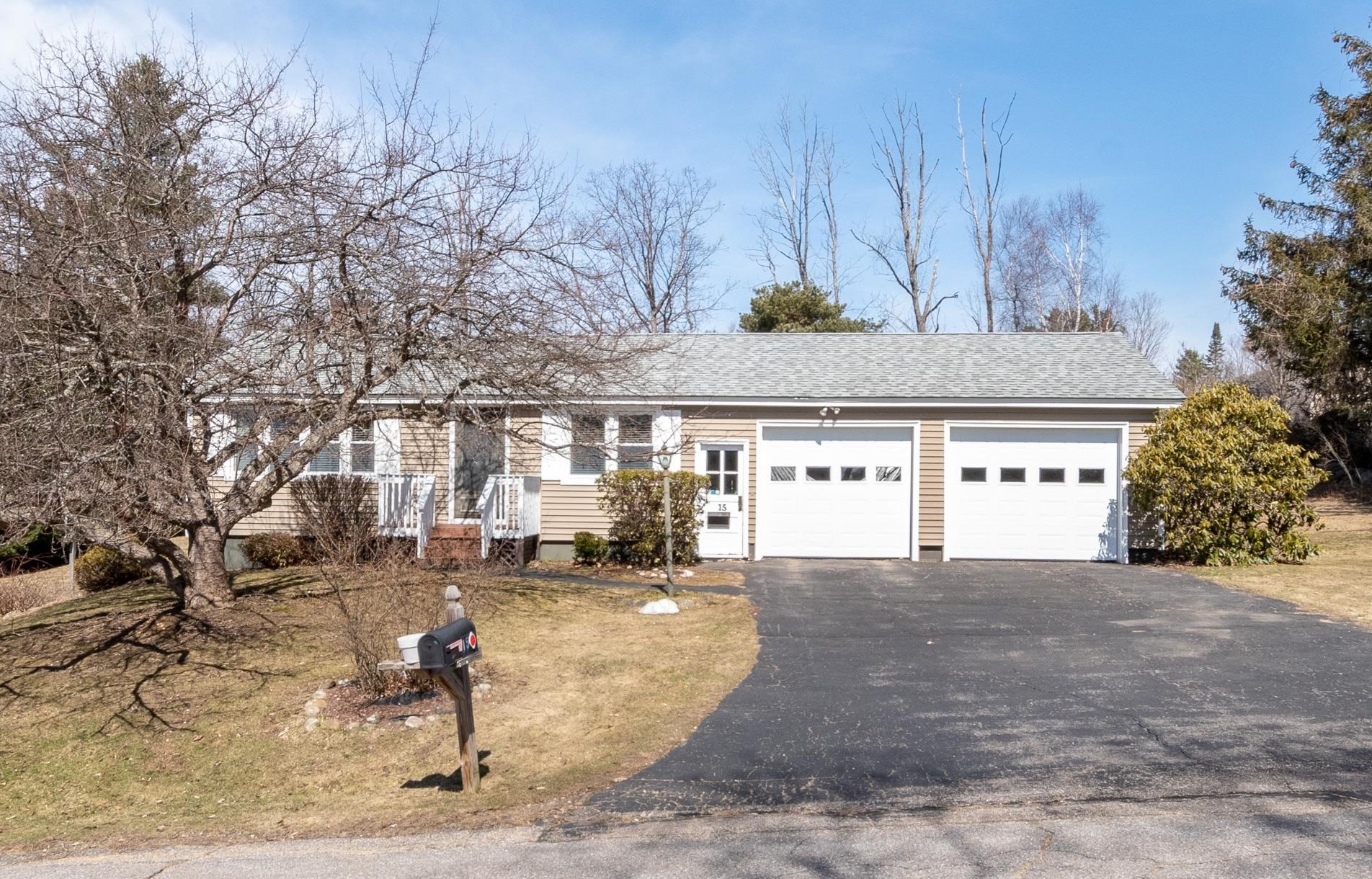 15 Mountain View Dr, Tilton, NH 03276