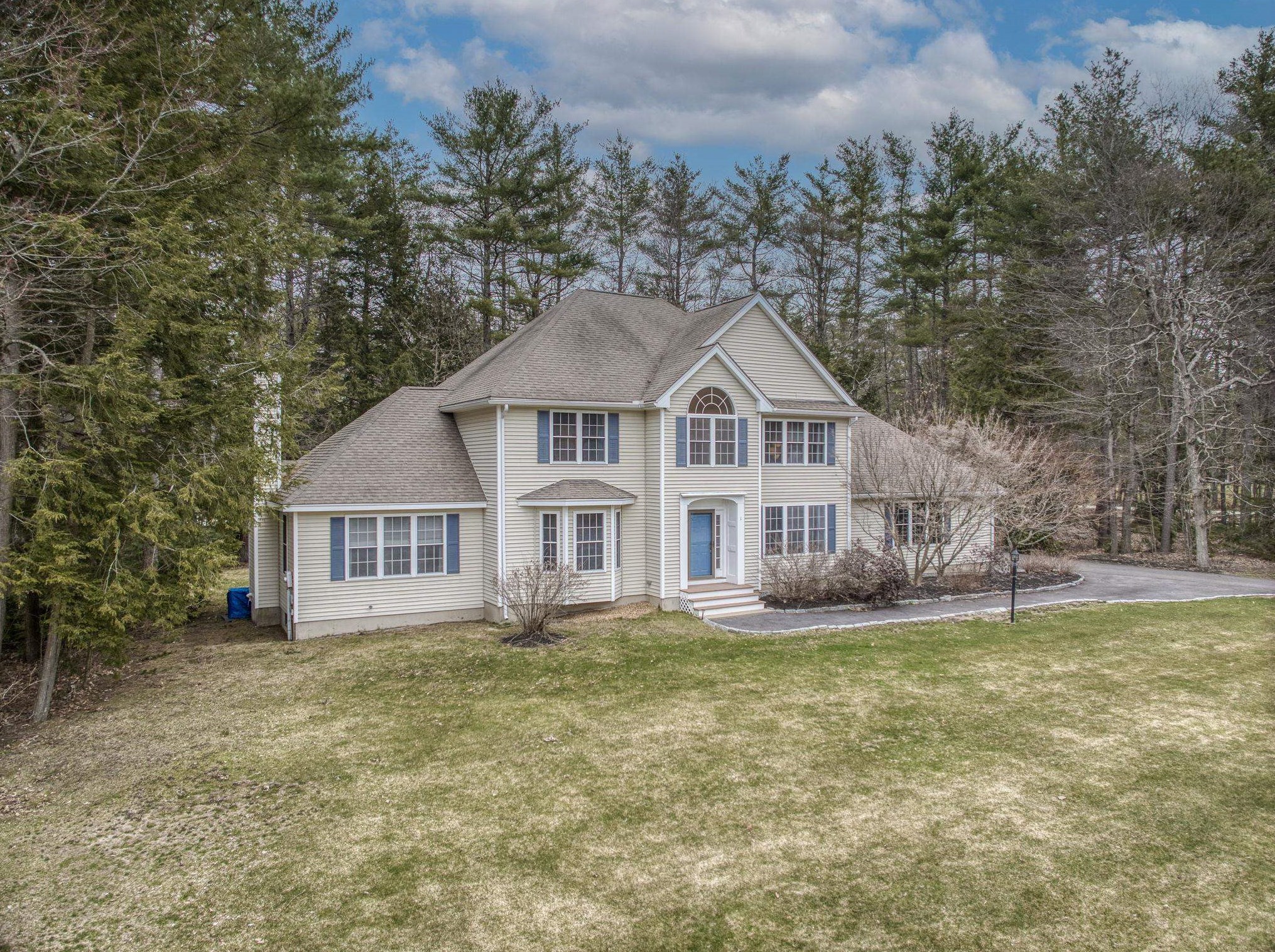 1 Mosswood Cir, Amherst, NH 03031