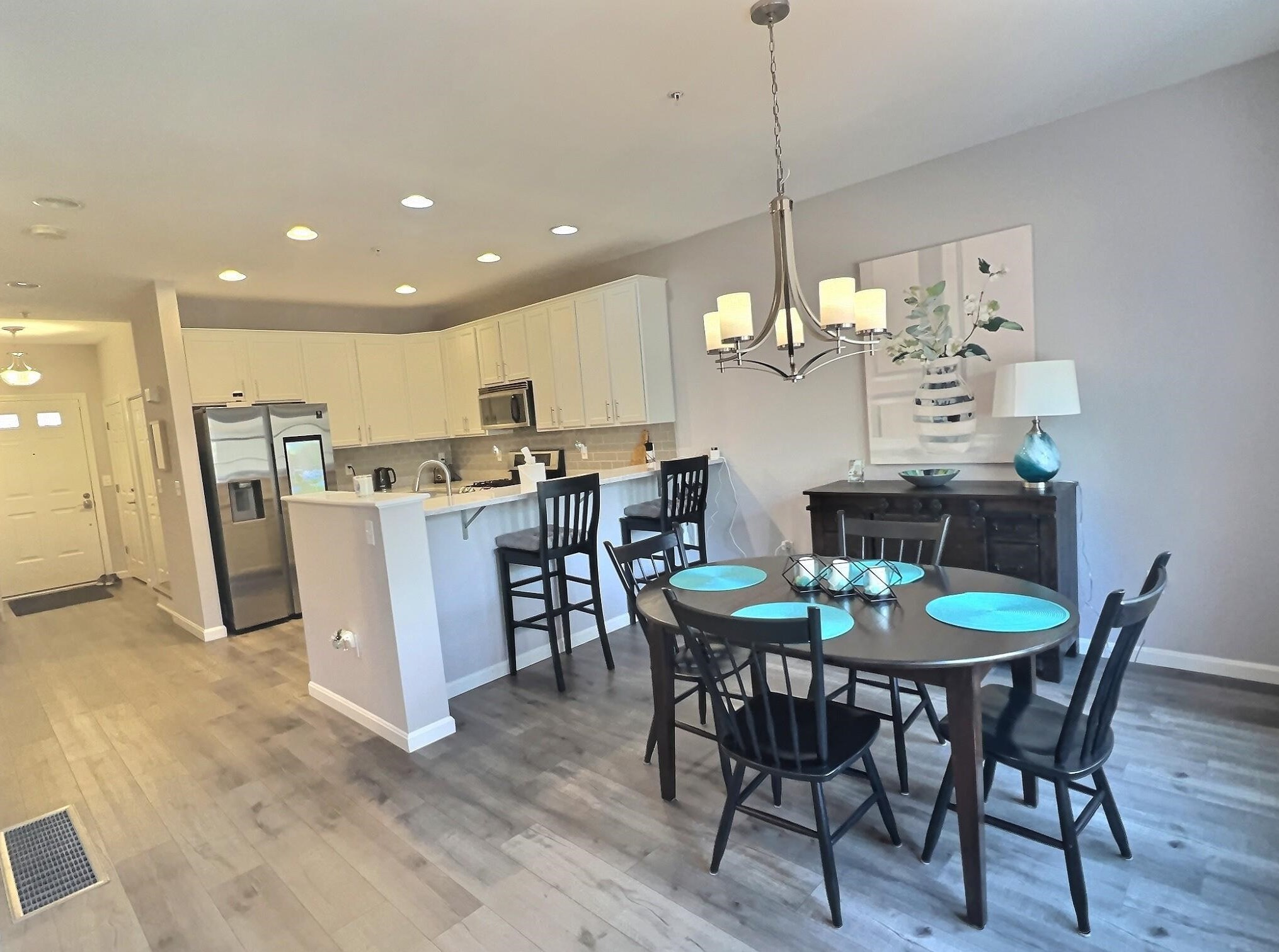 32 Jonathan Cir, Merrimack NH  03054-4899 exterior