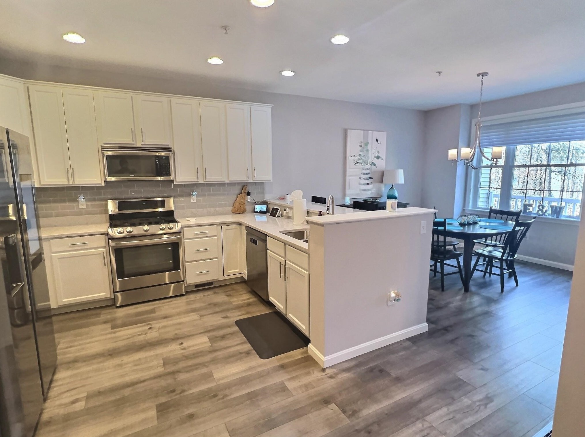 32 Jonathan Cir, Merrimack NH  03054-4899 exterior