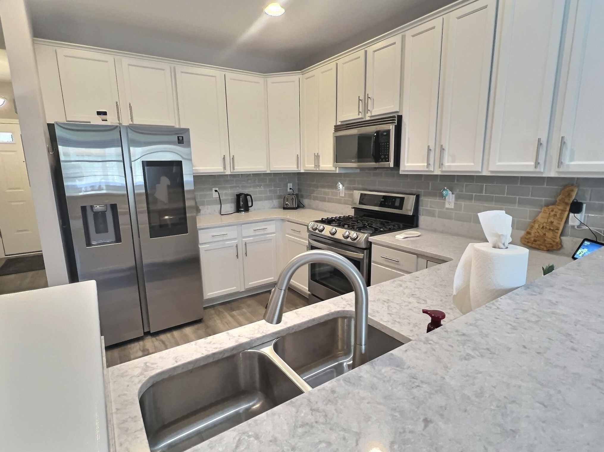 32 Jonathan Cir, Merrimack NH  03054-4899 exterior