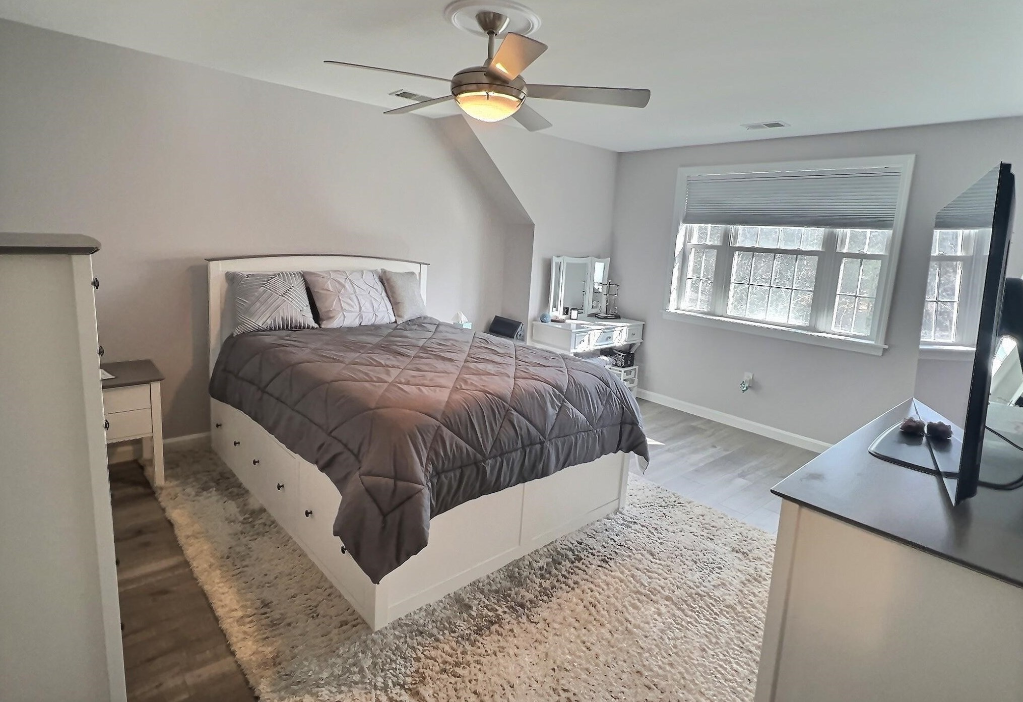 32 Jonathan Cir, Merrimack NH  03054-4899 exterior