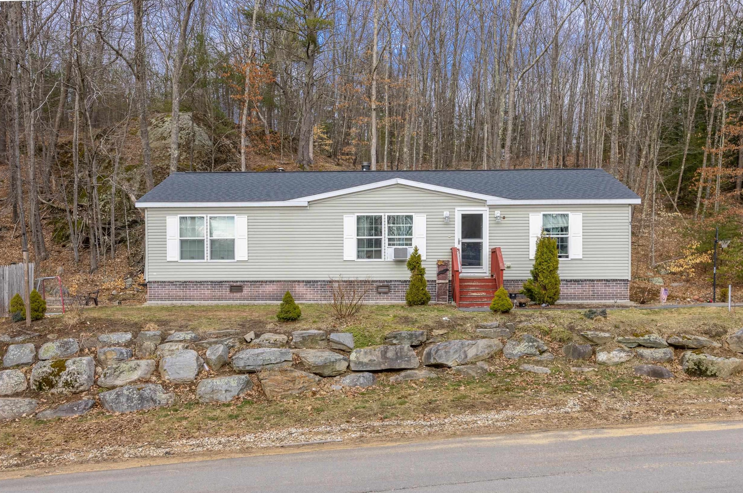 1 Madison Dr, Barrington, NH 03825