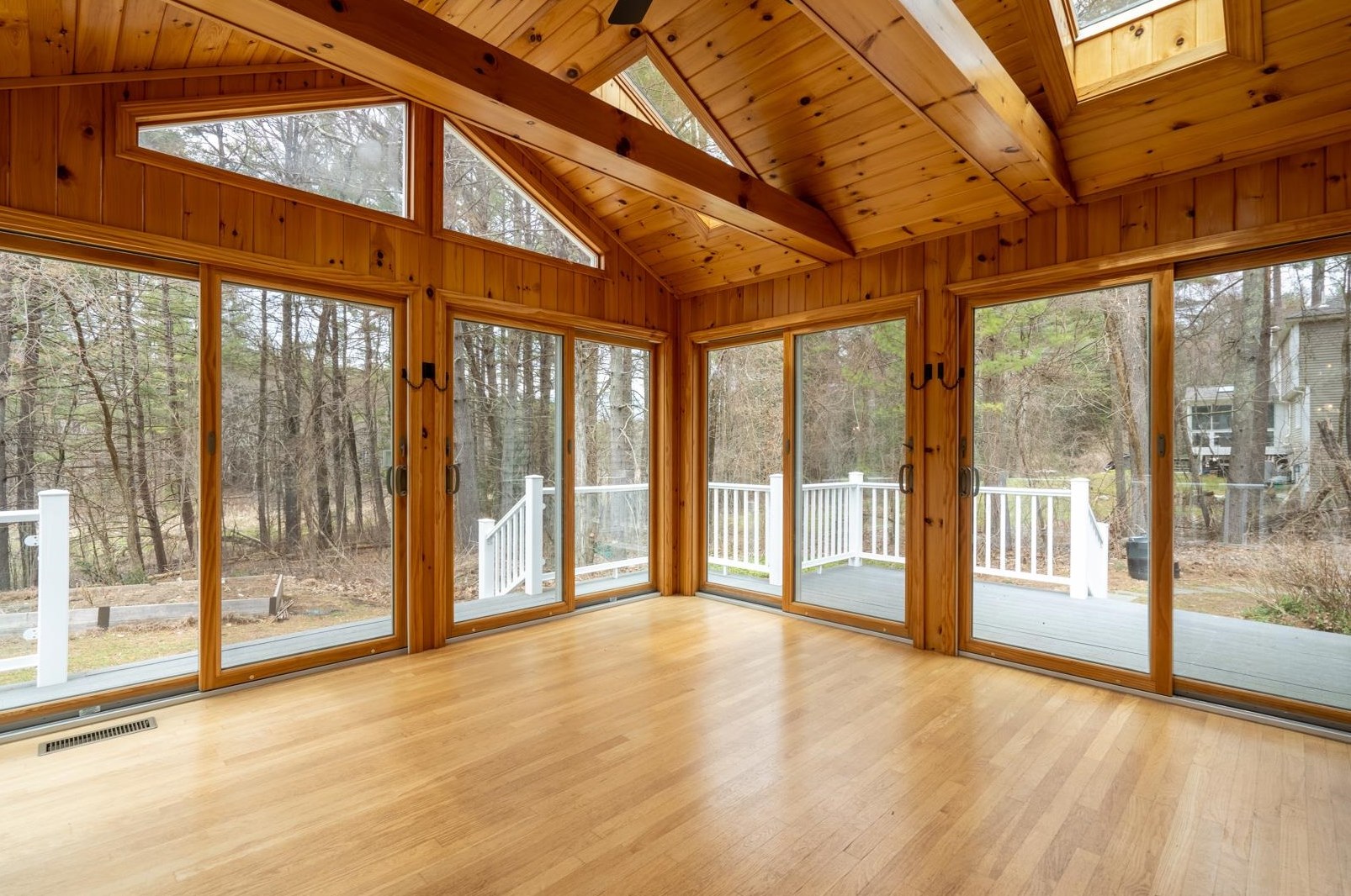 23 Nathaniel Dr, Hudson NH  03051-5075 exterior