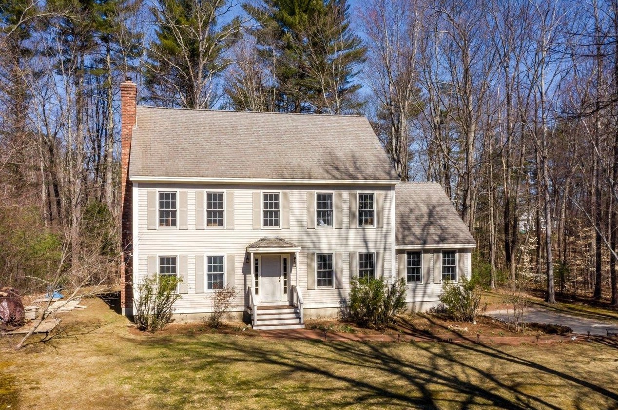 25 Meadowwood Rd, Kingston, NH 03848-3149