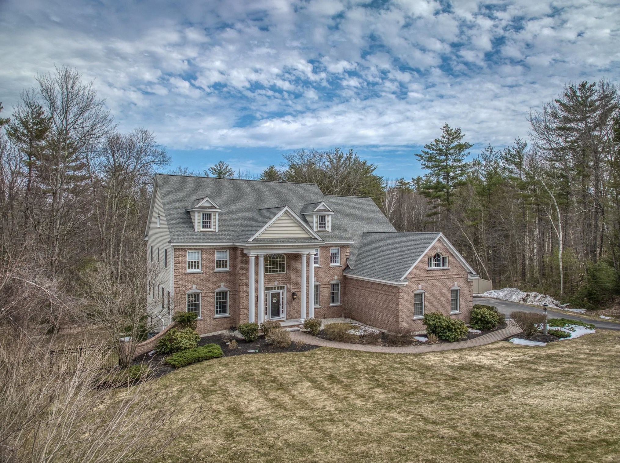 78 Rolling Woods Dr, Manchester NH  03110-4540 exterior