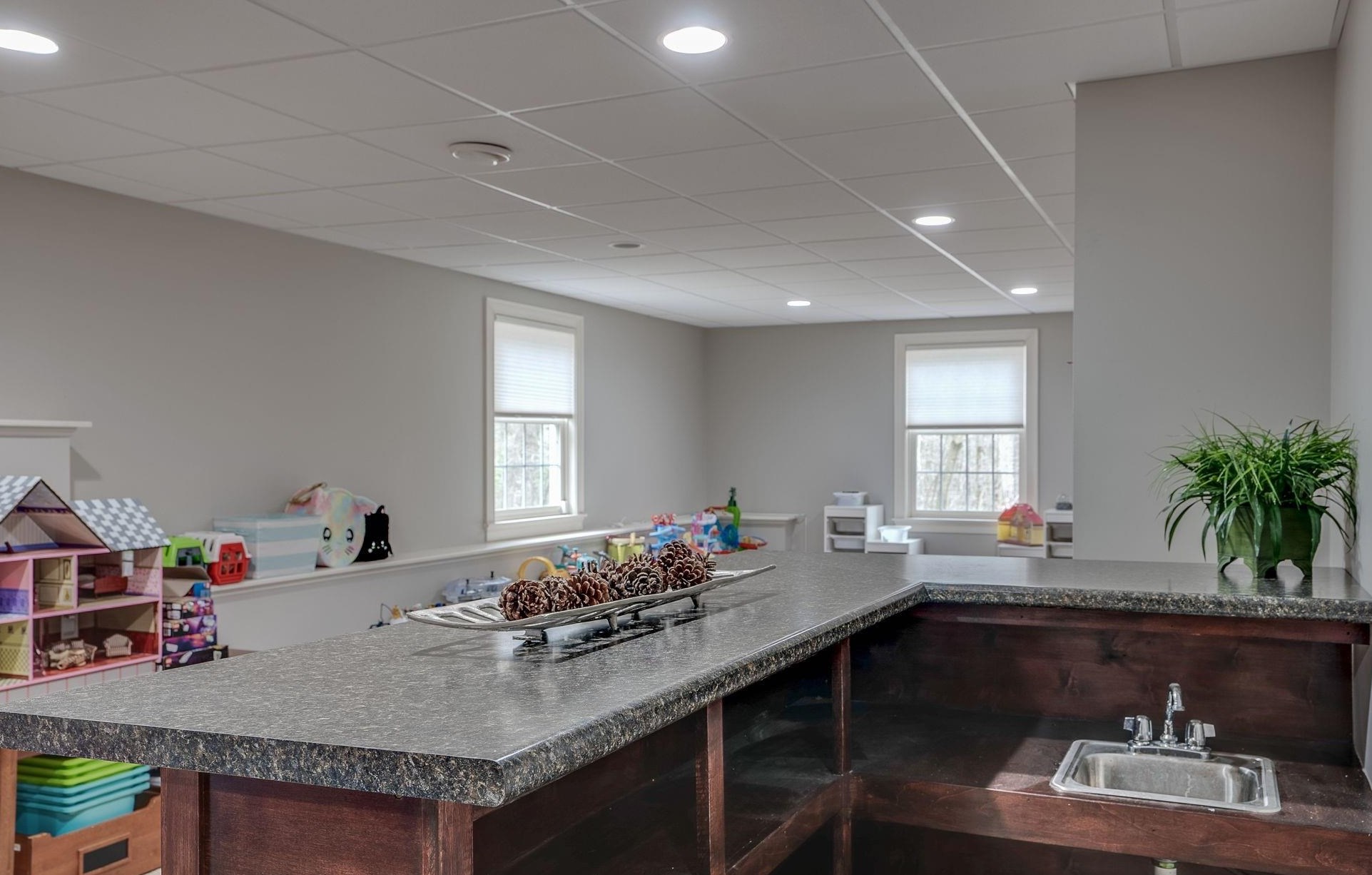 78 Rolling Woods Dr, Manchester NH  03110-4540 exterior