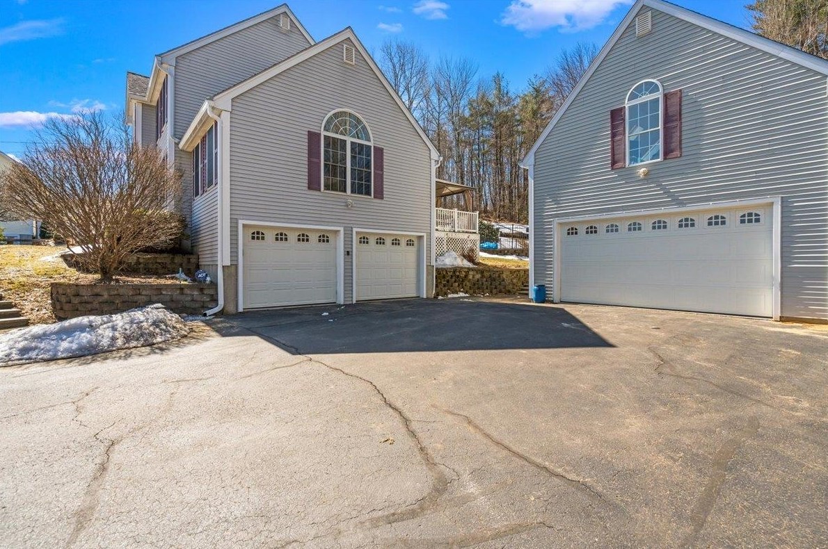 77 Wethersfield Dr, Tilton, NH 03276