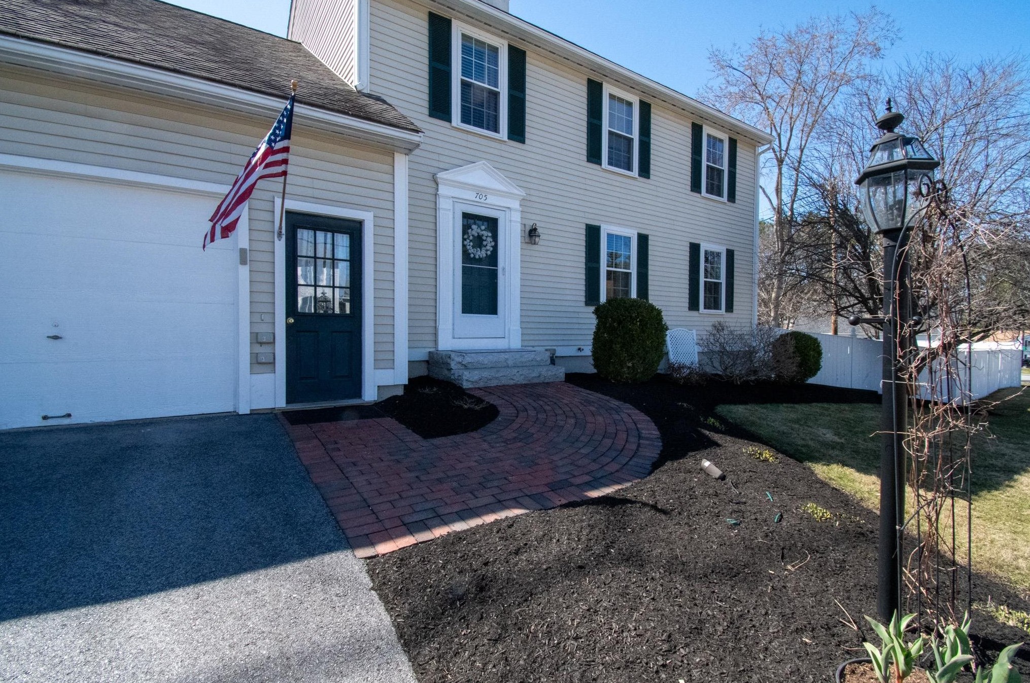 705 Coral Ave, Manchester, NH 03104-1658