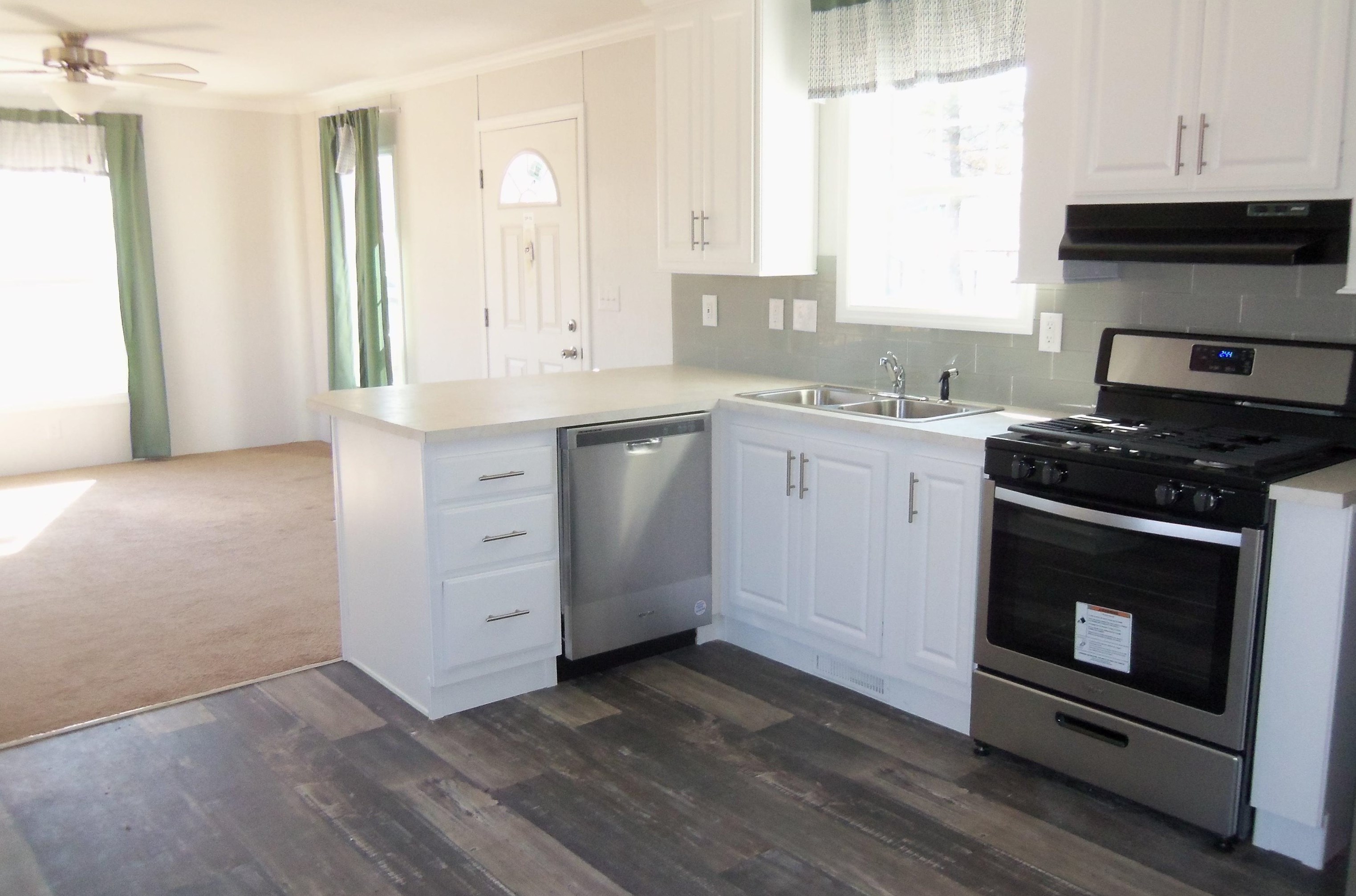 7 Melrose Dr, Somersworth, NH 03878