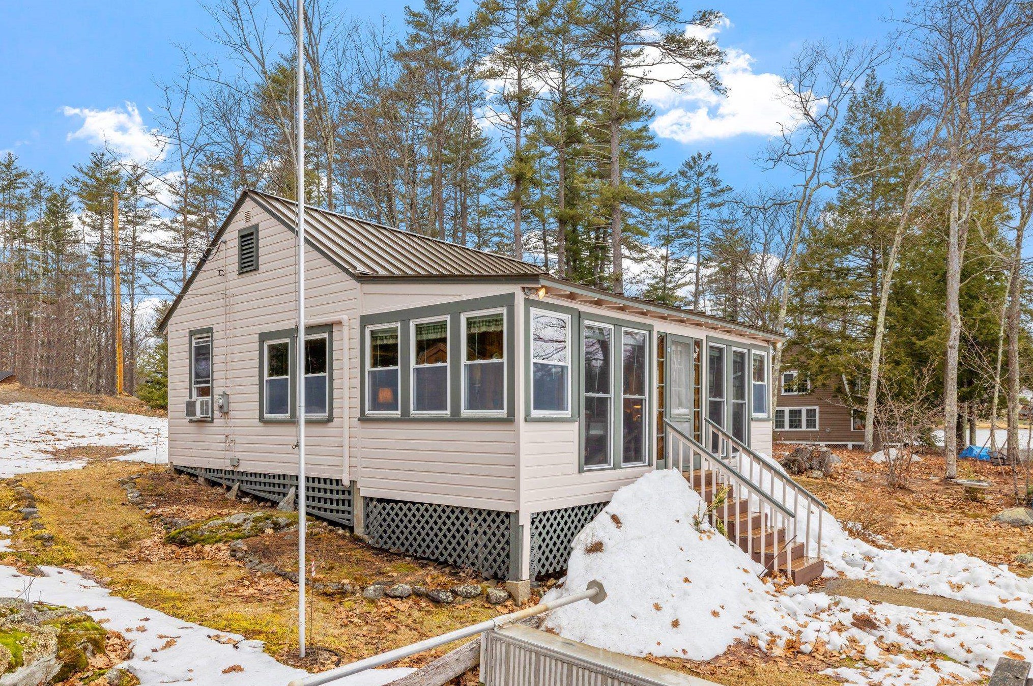 16 Walnut St, Belmont, NH 03220