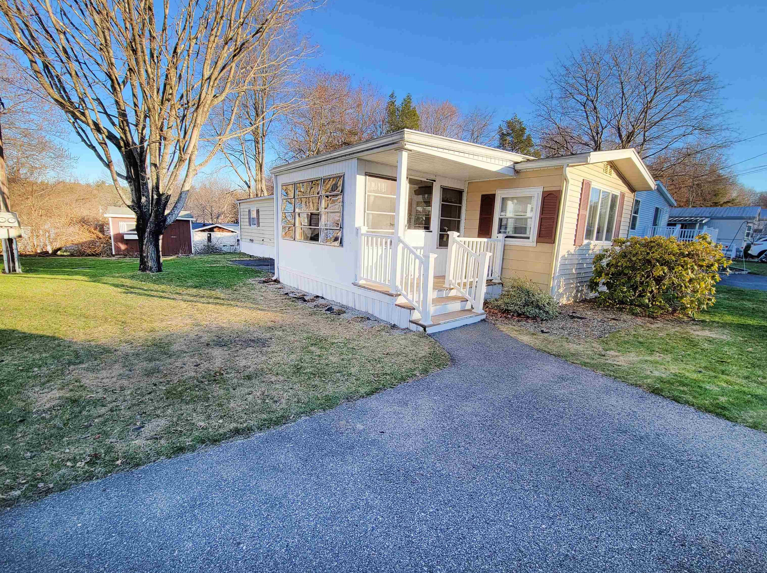 16 Oak Hill Dr, Hampstead, NH 03841
