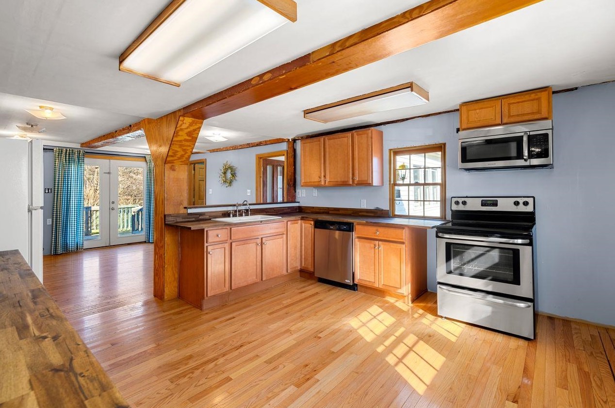 16 Silver Lake Rd, Hollis, NH 03049