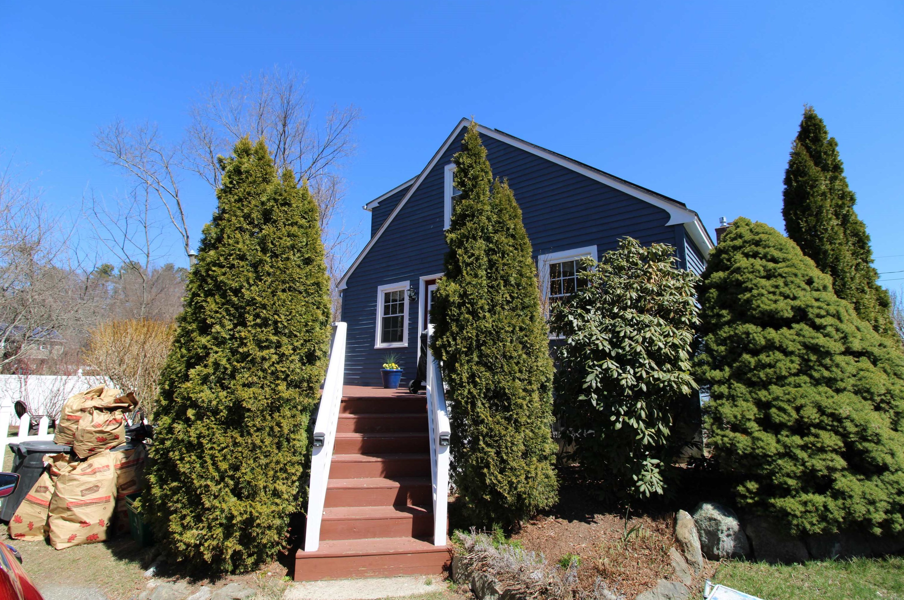 10 E Hobart St, Nashua, NH 03060