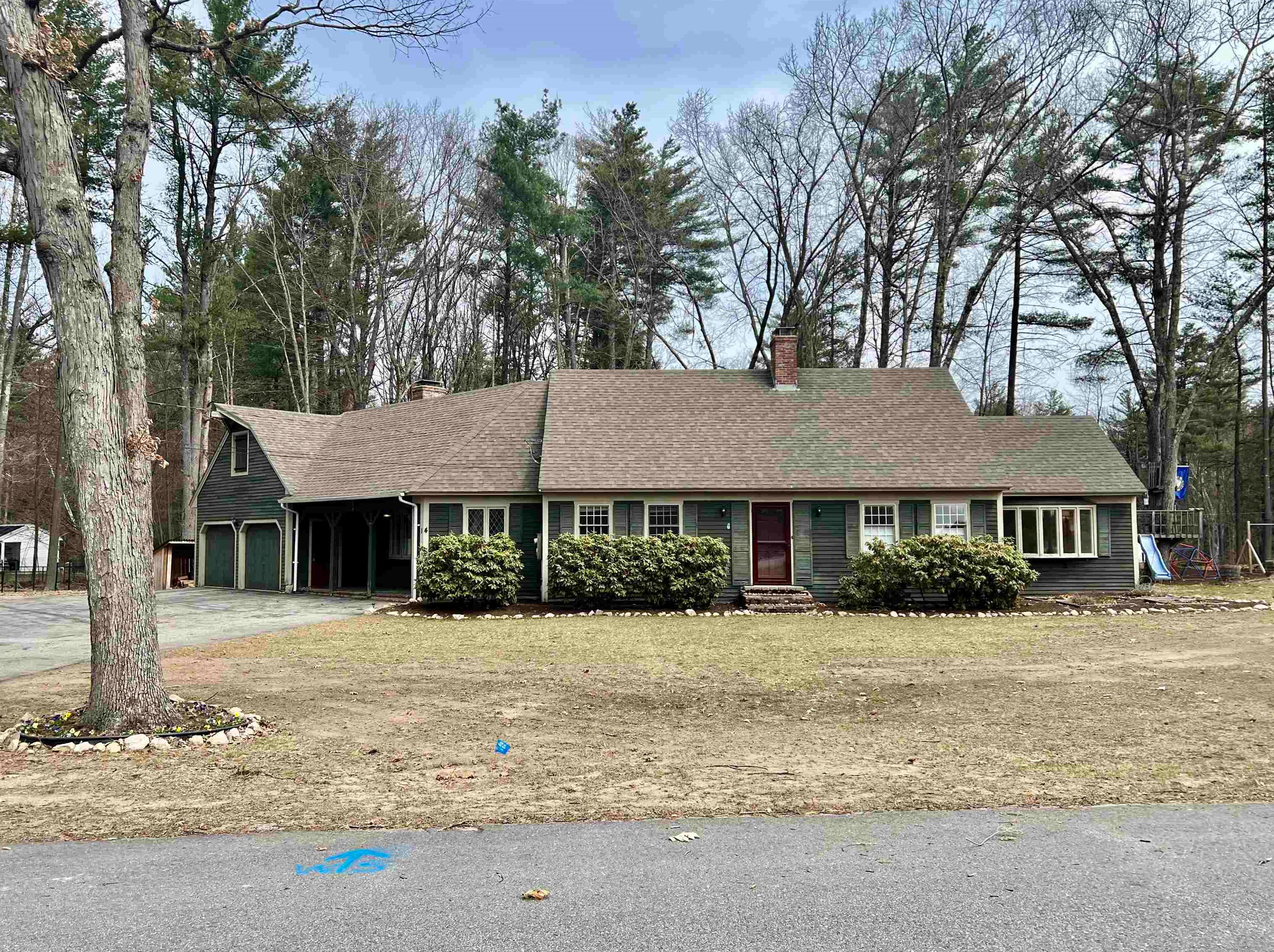 14 Cricket Hill Dr, Amherst, NH 03031