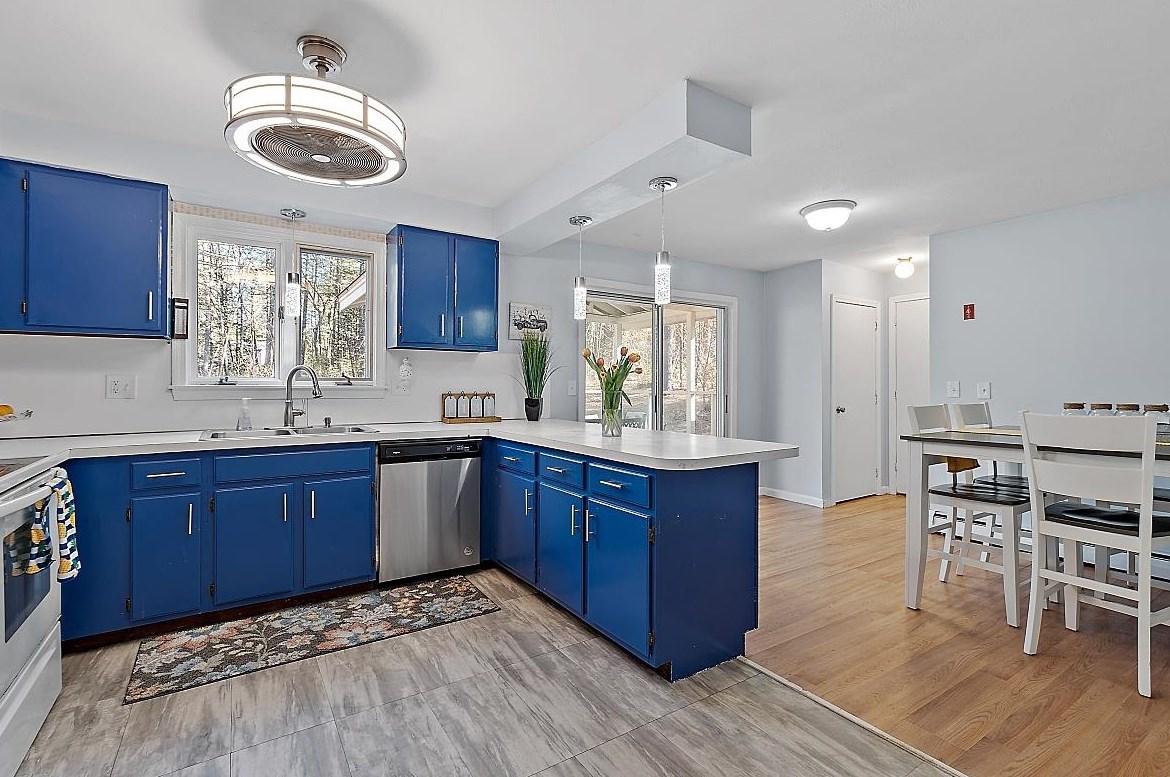 58 Bean Rd, Merrimack NH  03054-2418 exterior