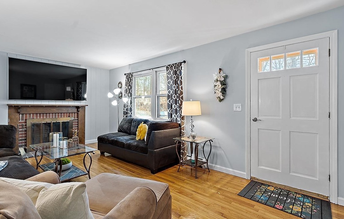 58 Bean Rd, Merrimack NH  03054-2418 exterior