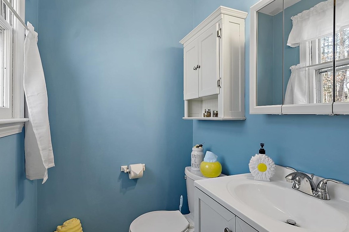 58 Bean Rd, Merrimack NH  03054-2418 exterior