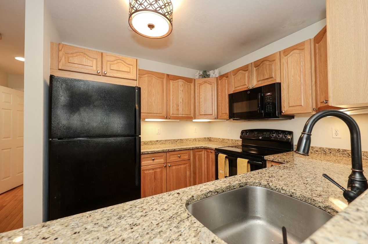 18 Steeple Chase Rd, Hampstead, NH 03841