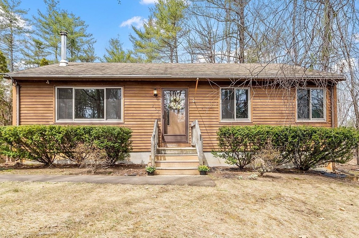 257 Kingston Rd, Danville, NH 03819
