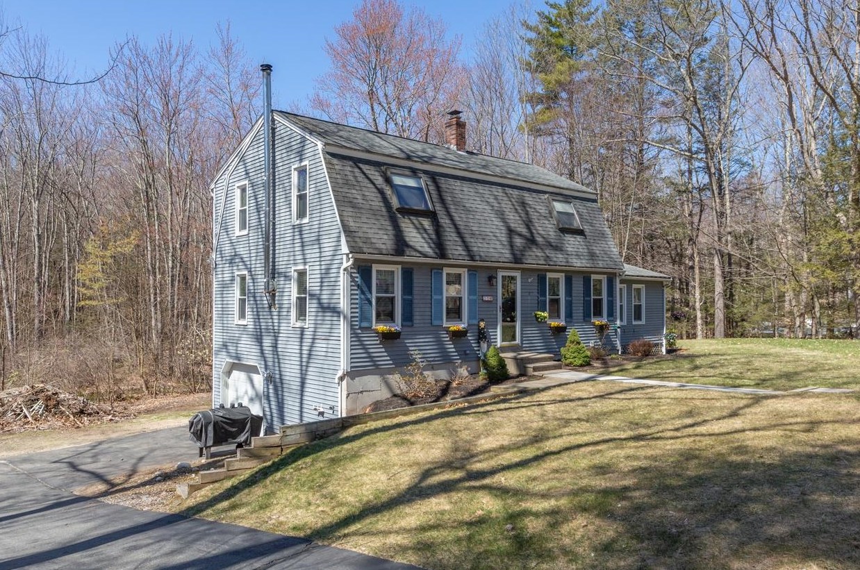 25 Holmeswood Dr, Sandown, NH 03873