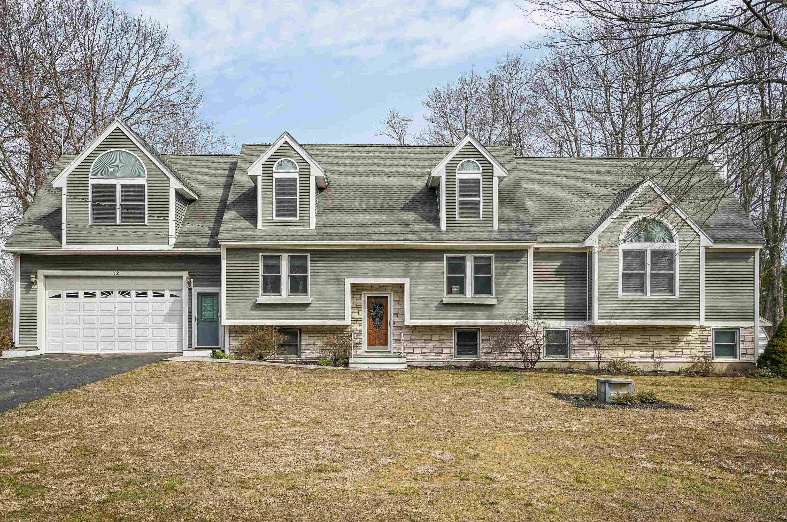 12 Cummings Dr, Hudson, NH 03052-2492