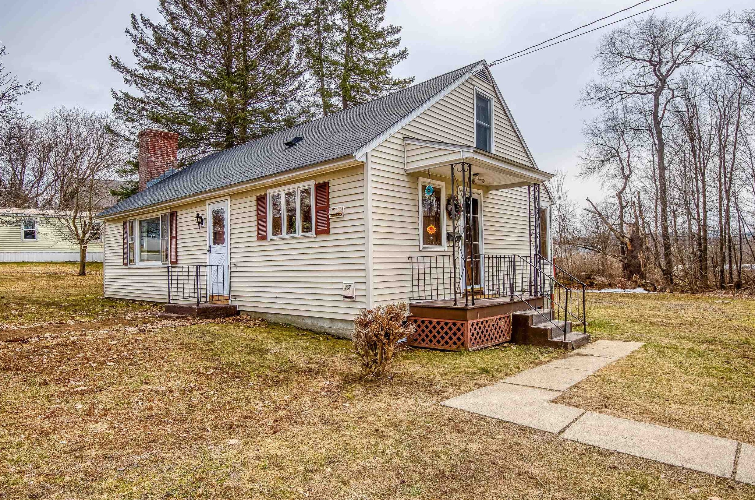 17 Prospect St, Carroll, NH 03598